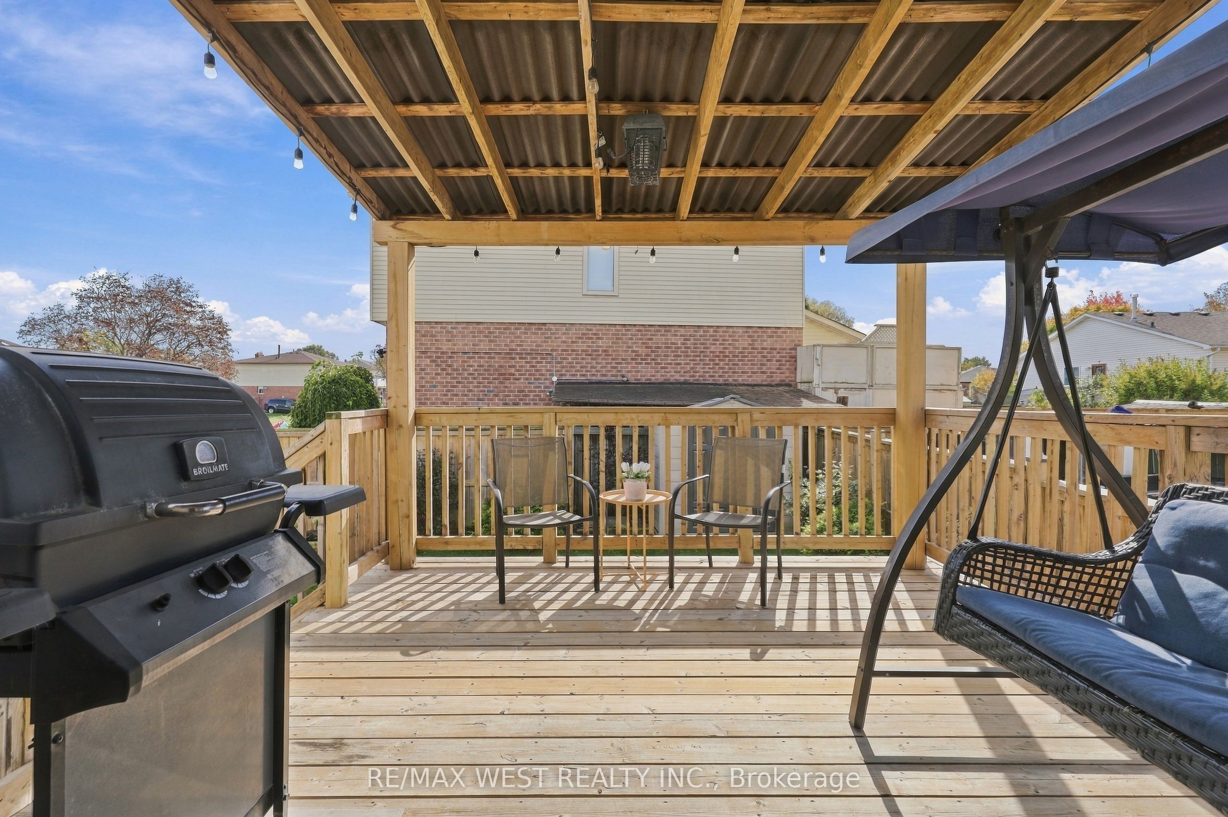 12 Waverly Street S Property Photo 29