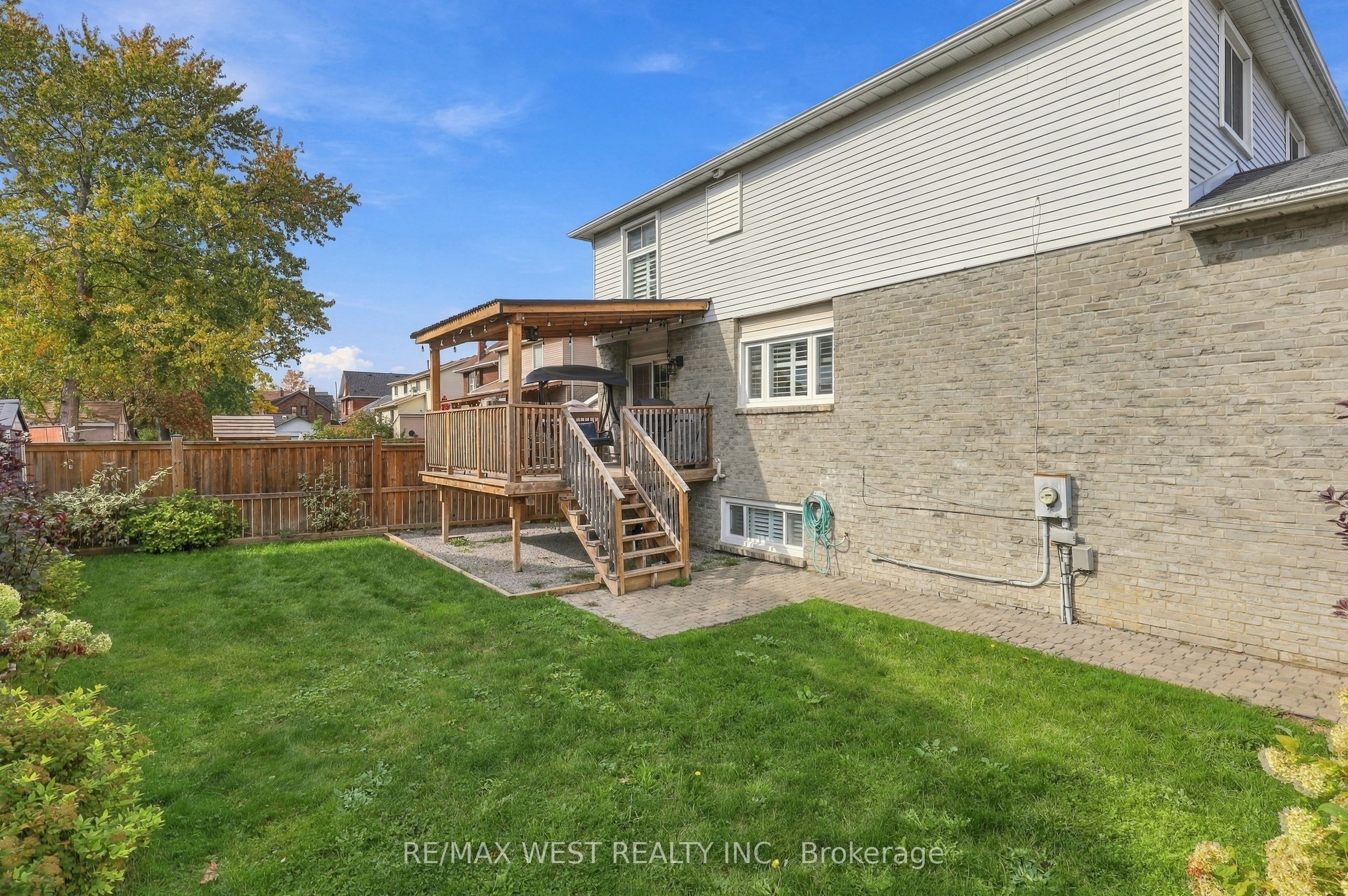 12 Waverly Street S Property Photo 31