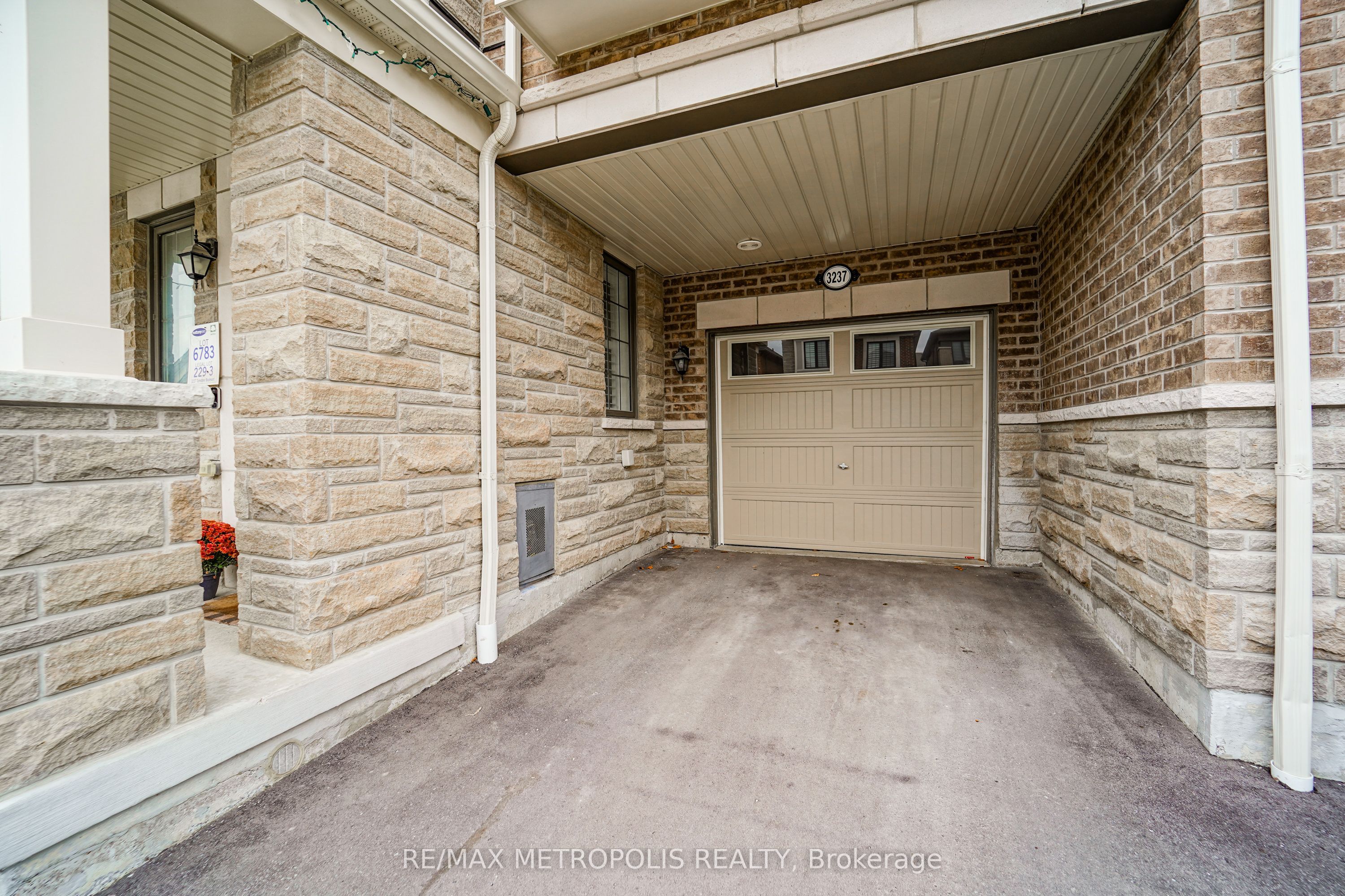 3237 Turnstone Boulevard Property Photo 9