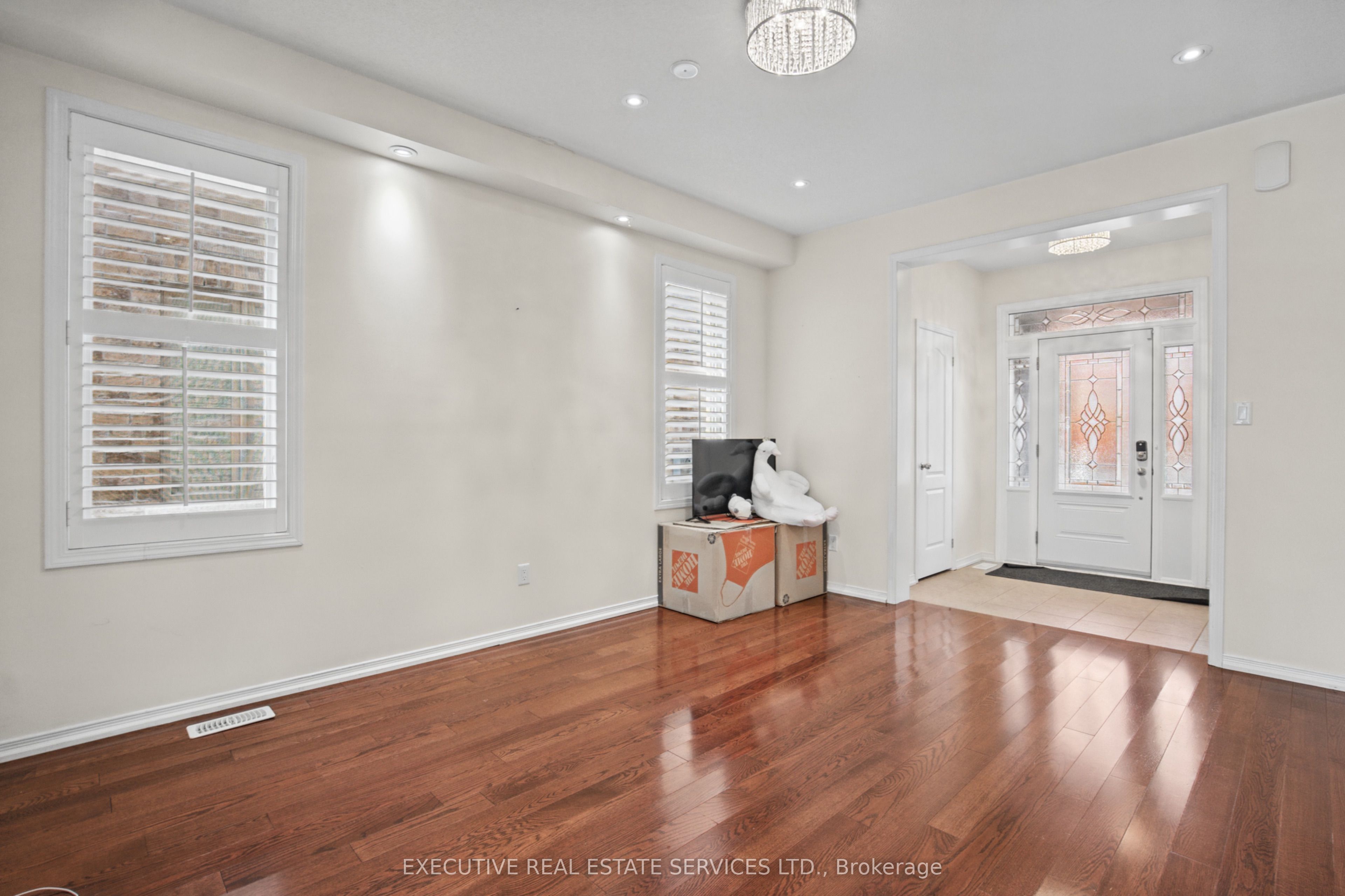 1571 Edgecroft Drive Property Photo 11