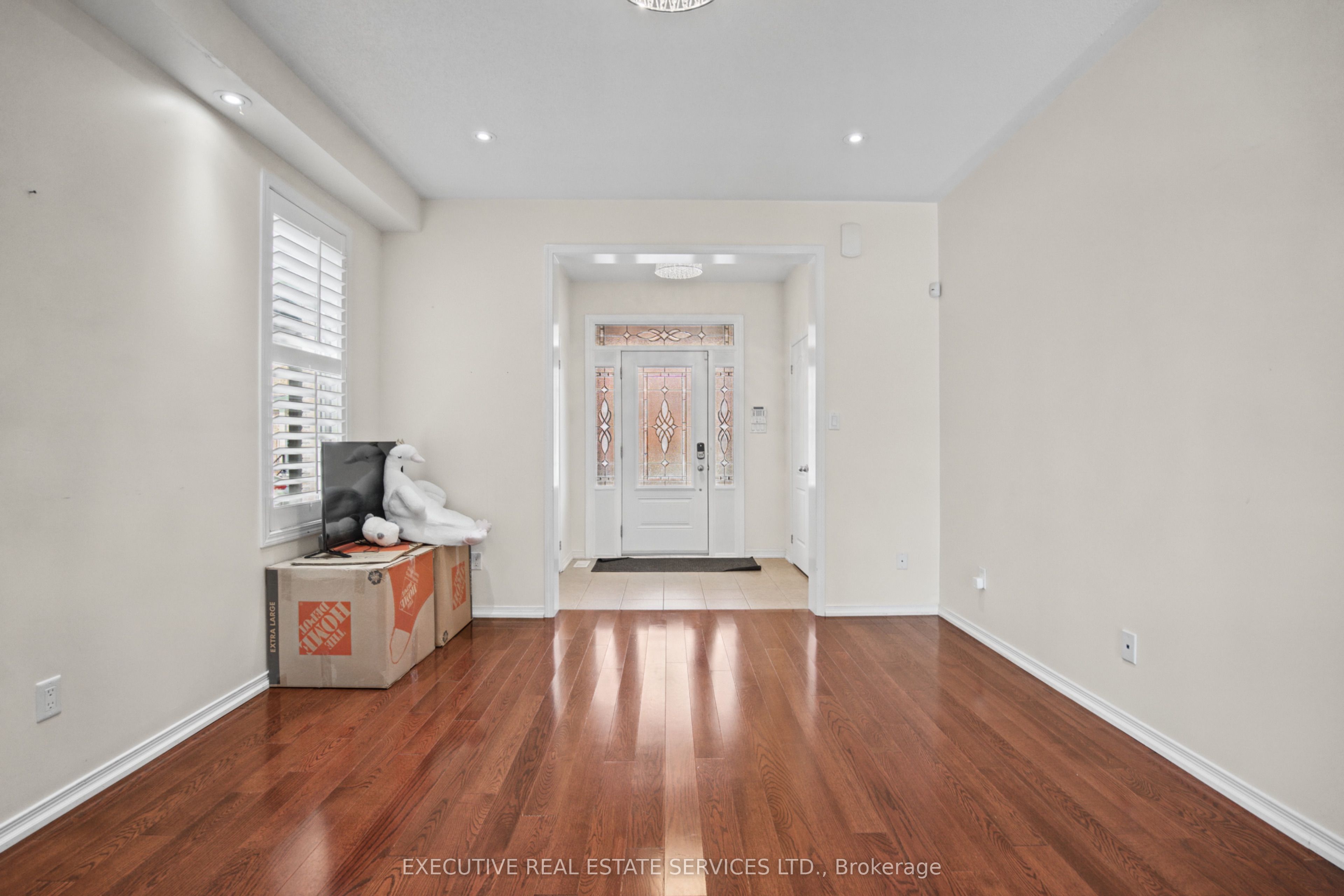 1571 Edgecroft Drive Property Photo 12