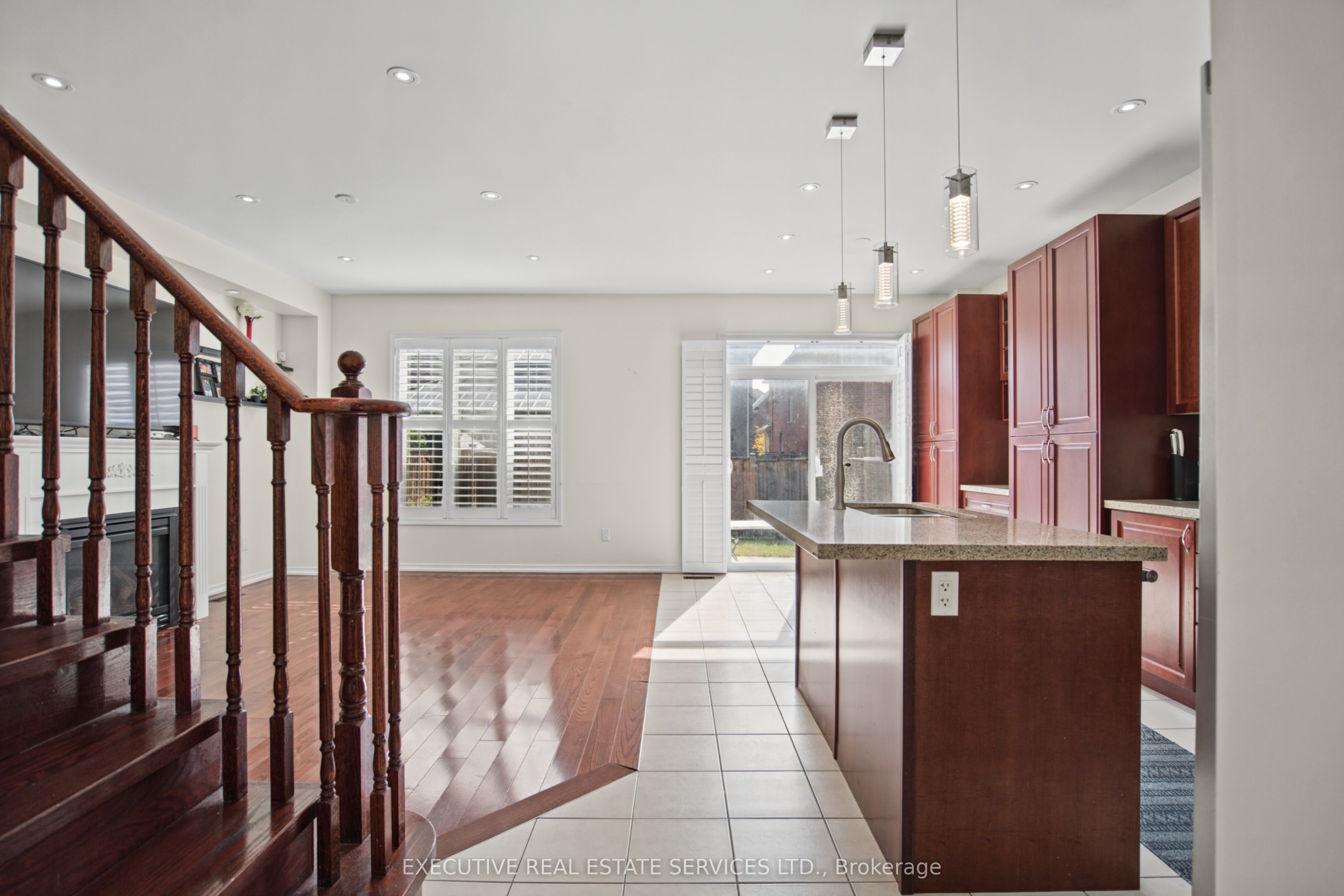 1571 Edgecroft Drive Property Photo 13