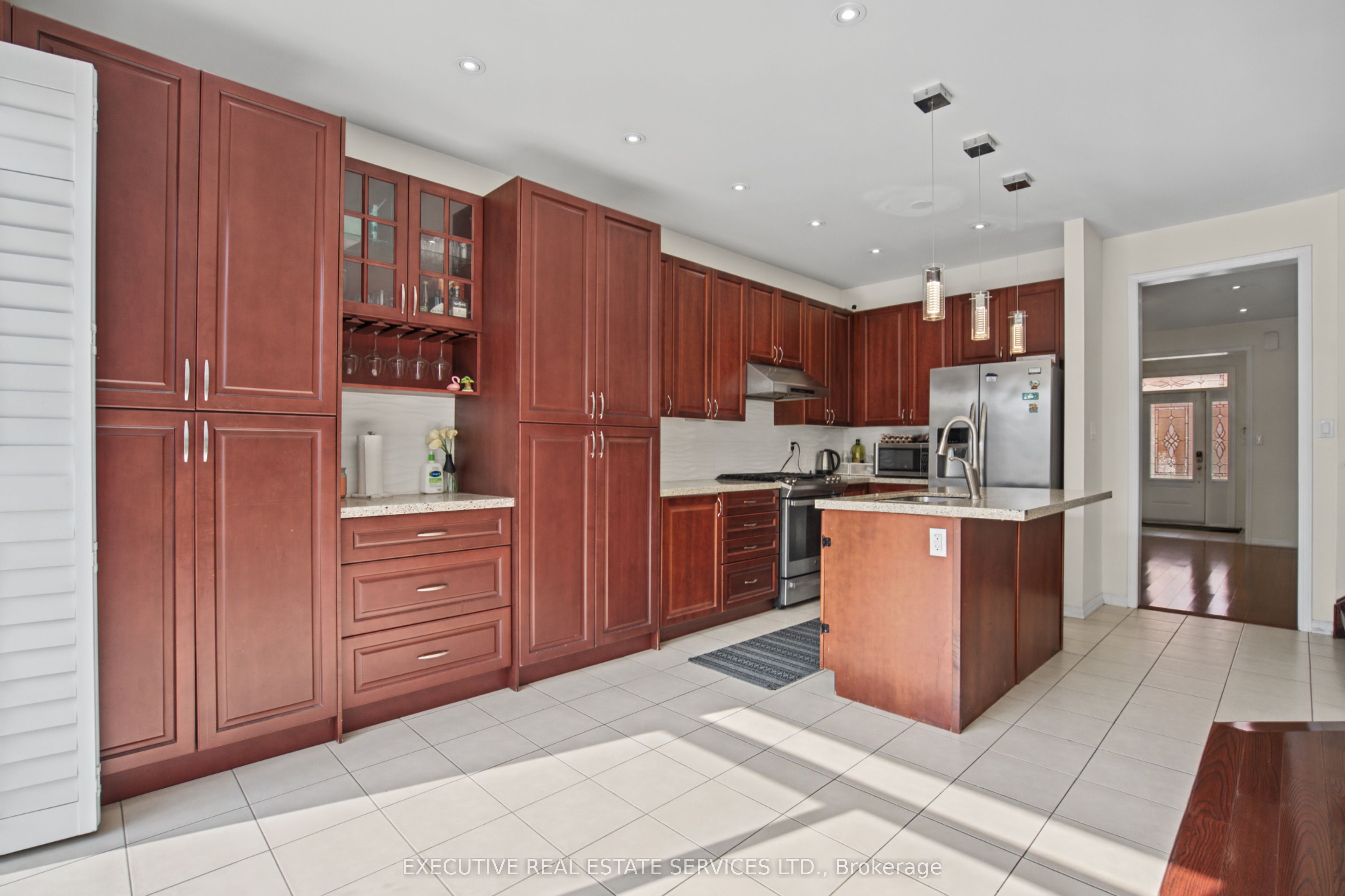 1571 Edgecroft Drive Property Photo 16