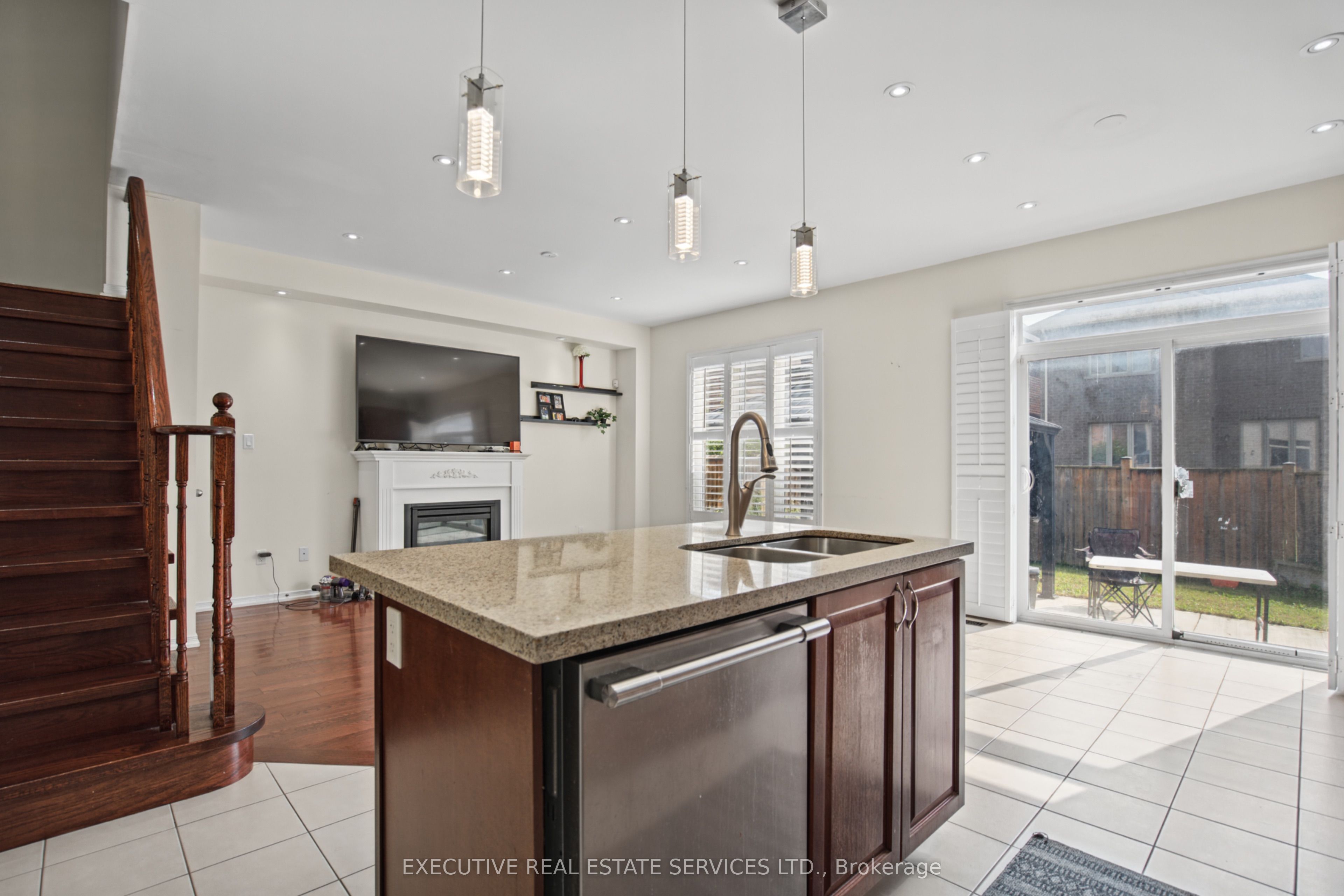 1571 Edgecroft Drive Property Photo 17