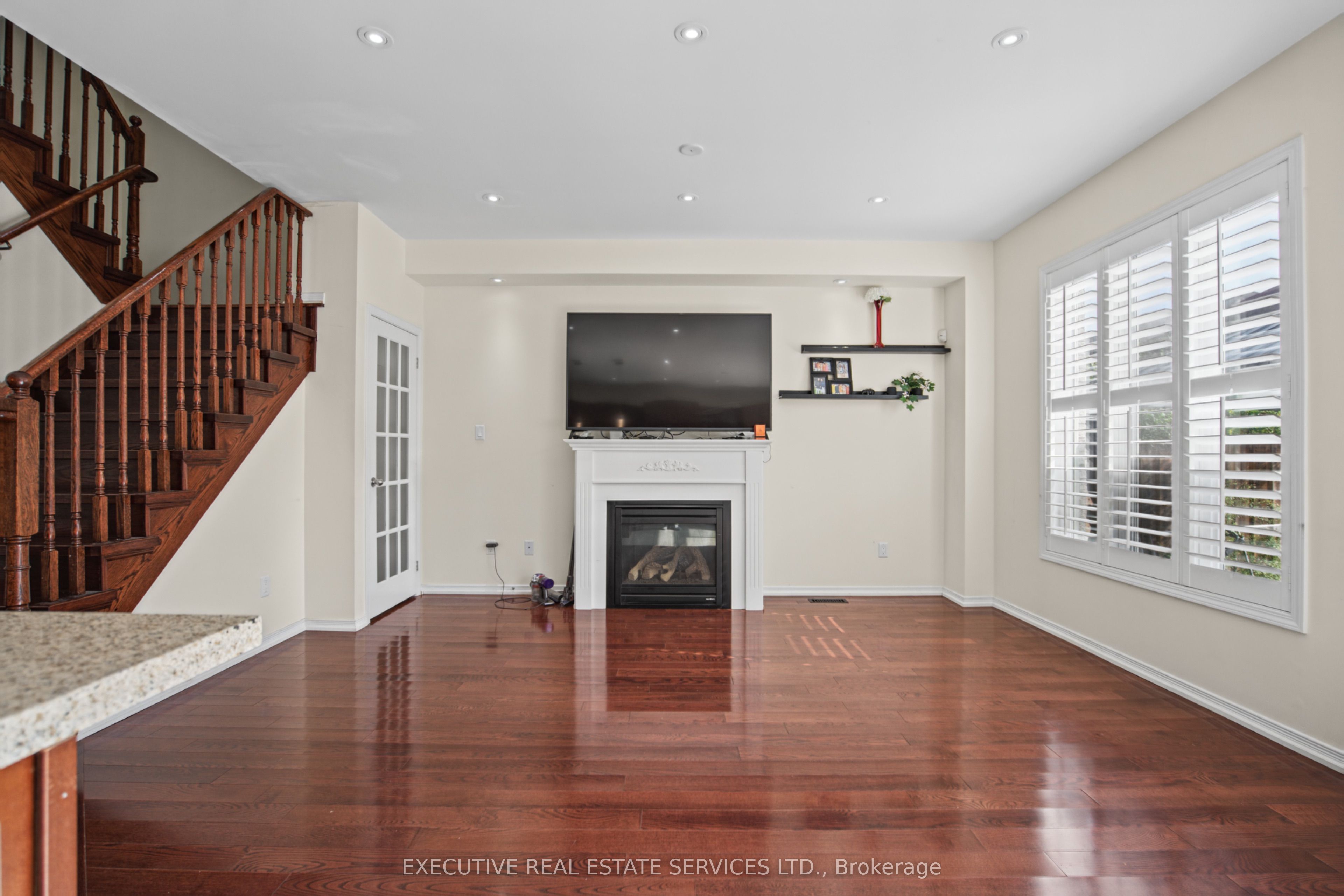 1571 Edgecroft Drive Property Photo 19