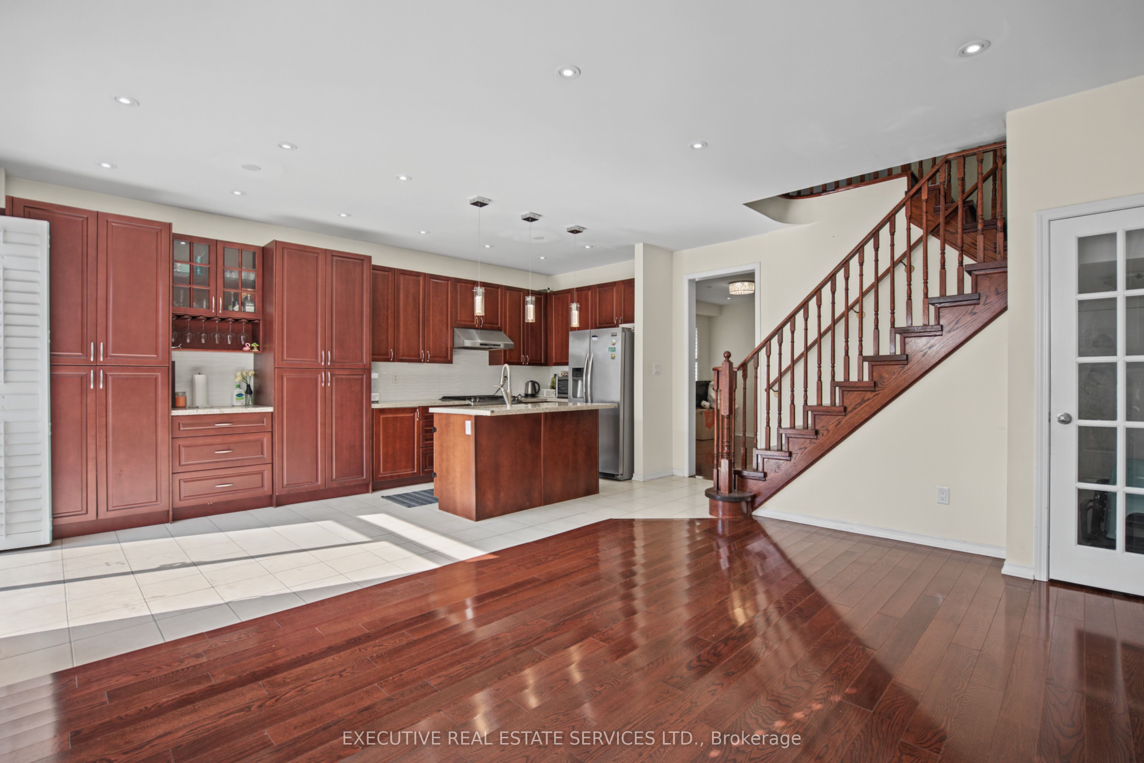 1571 Edgecroft Drive Property Photo 20