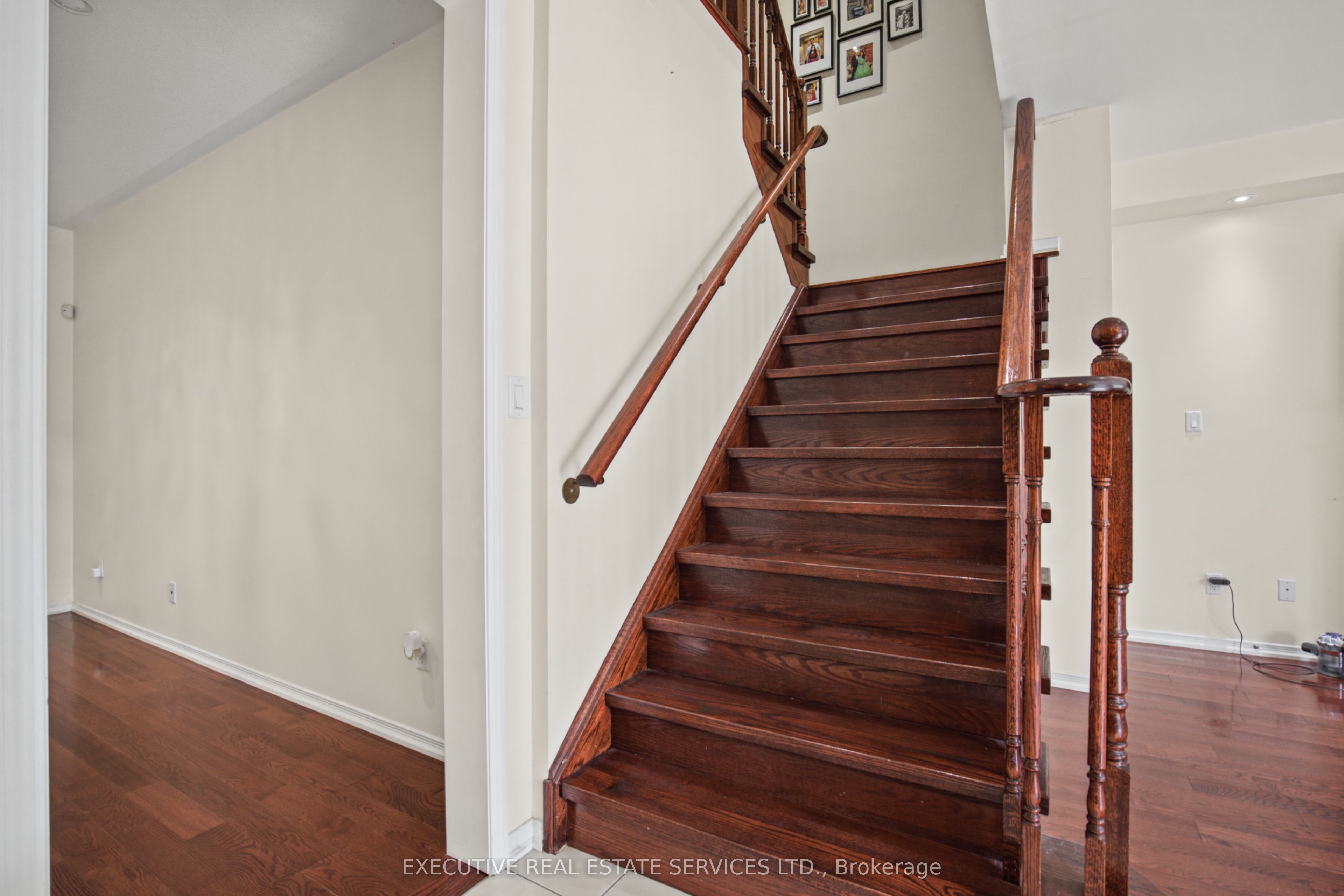 1571 Edgecroft Drive Property Photo 22