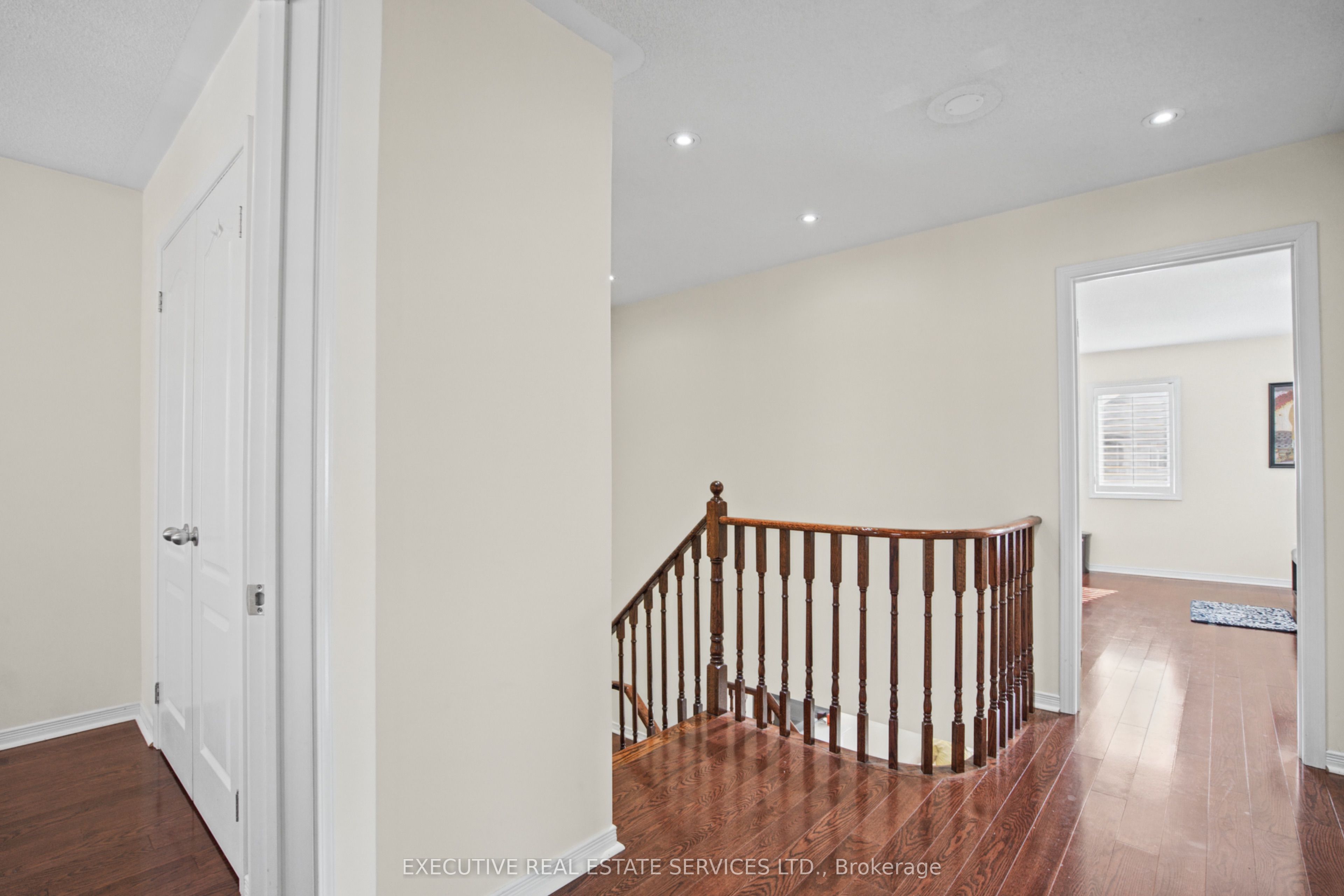 1571 Edgecroft Drive Property Photo 23