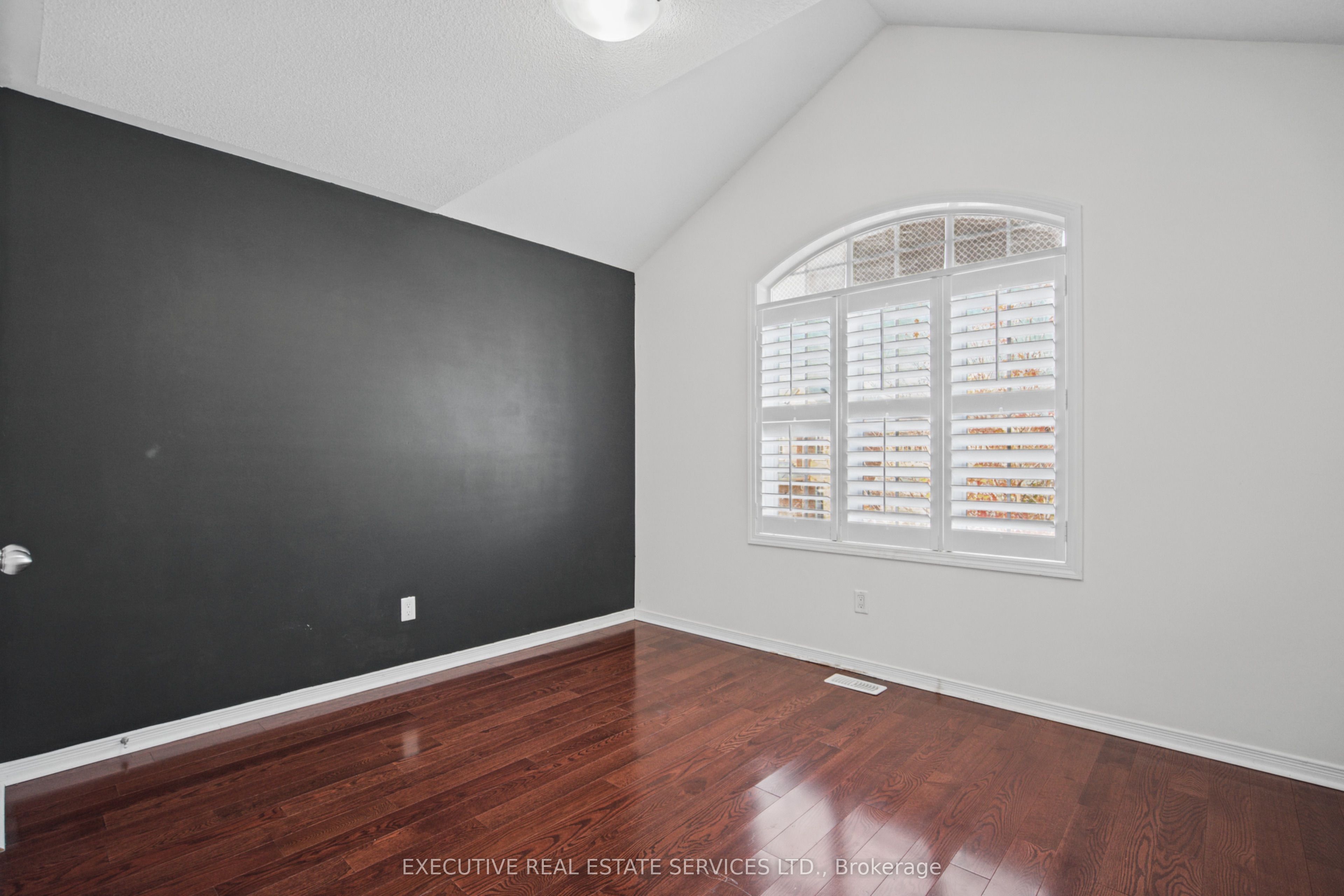 1571 Edgecroft Drive Property Photo 33