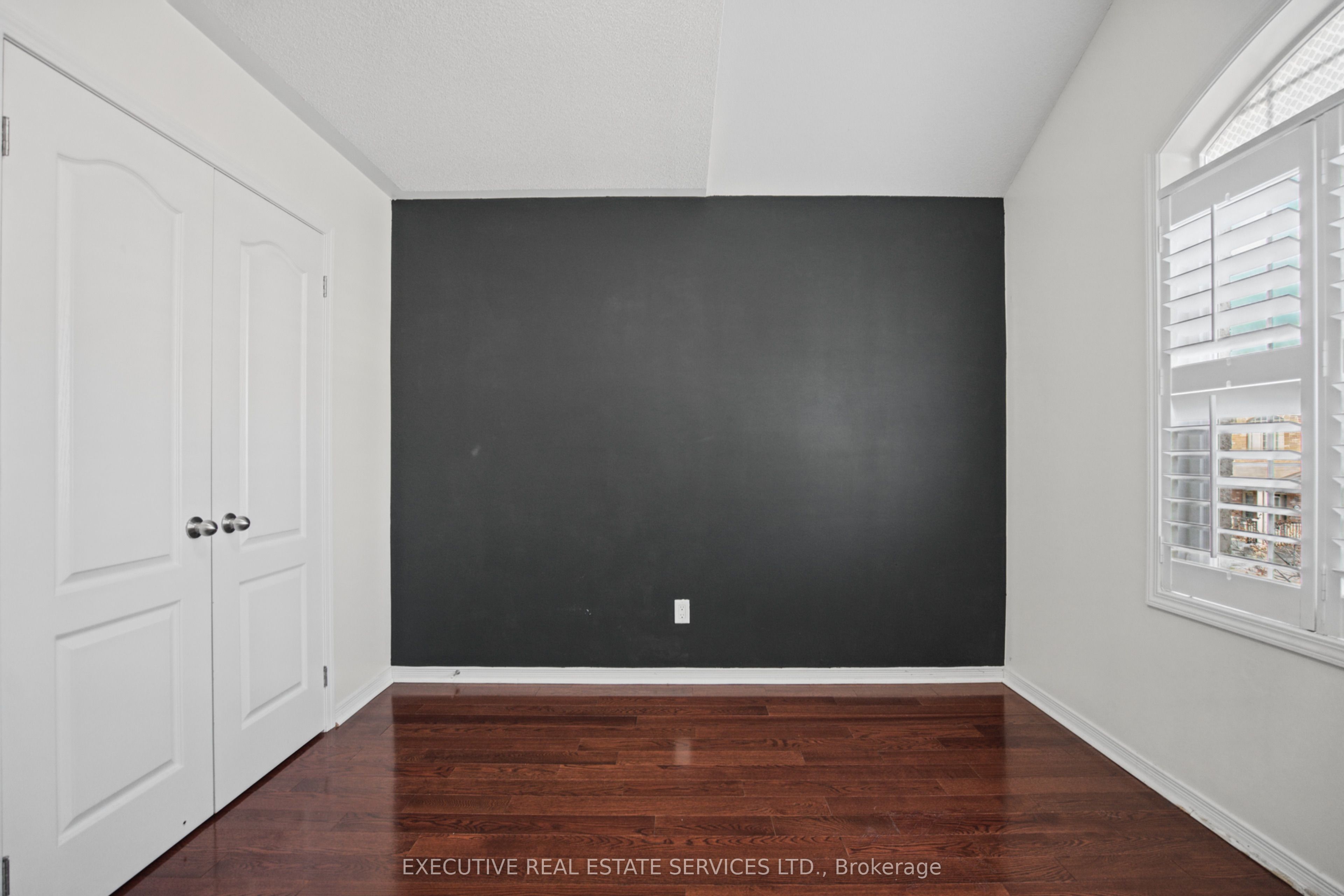 1571 Edgecroft Drive Property Photo 34