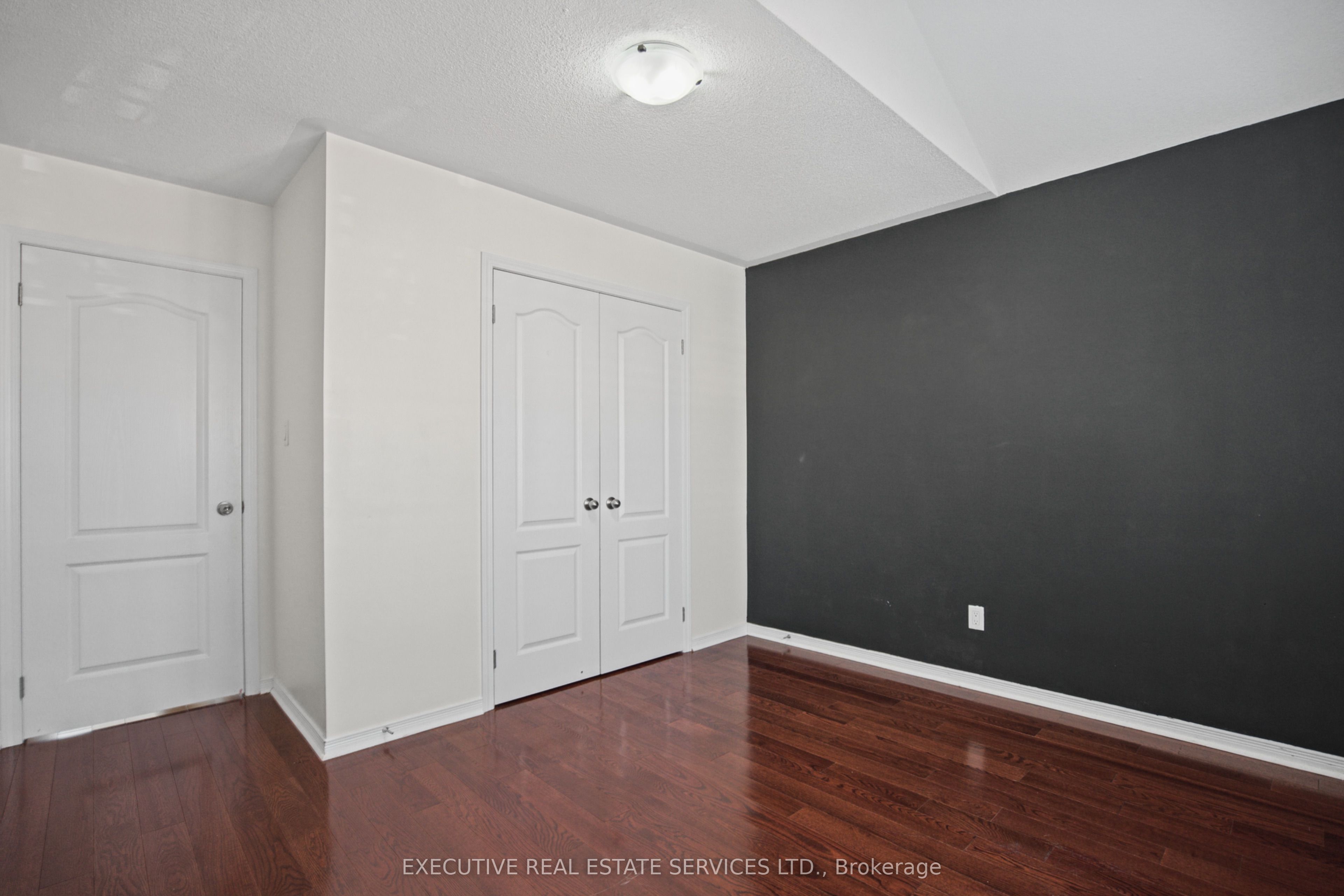 1571 Edgecroft Drive Property Photo 35