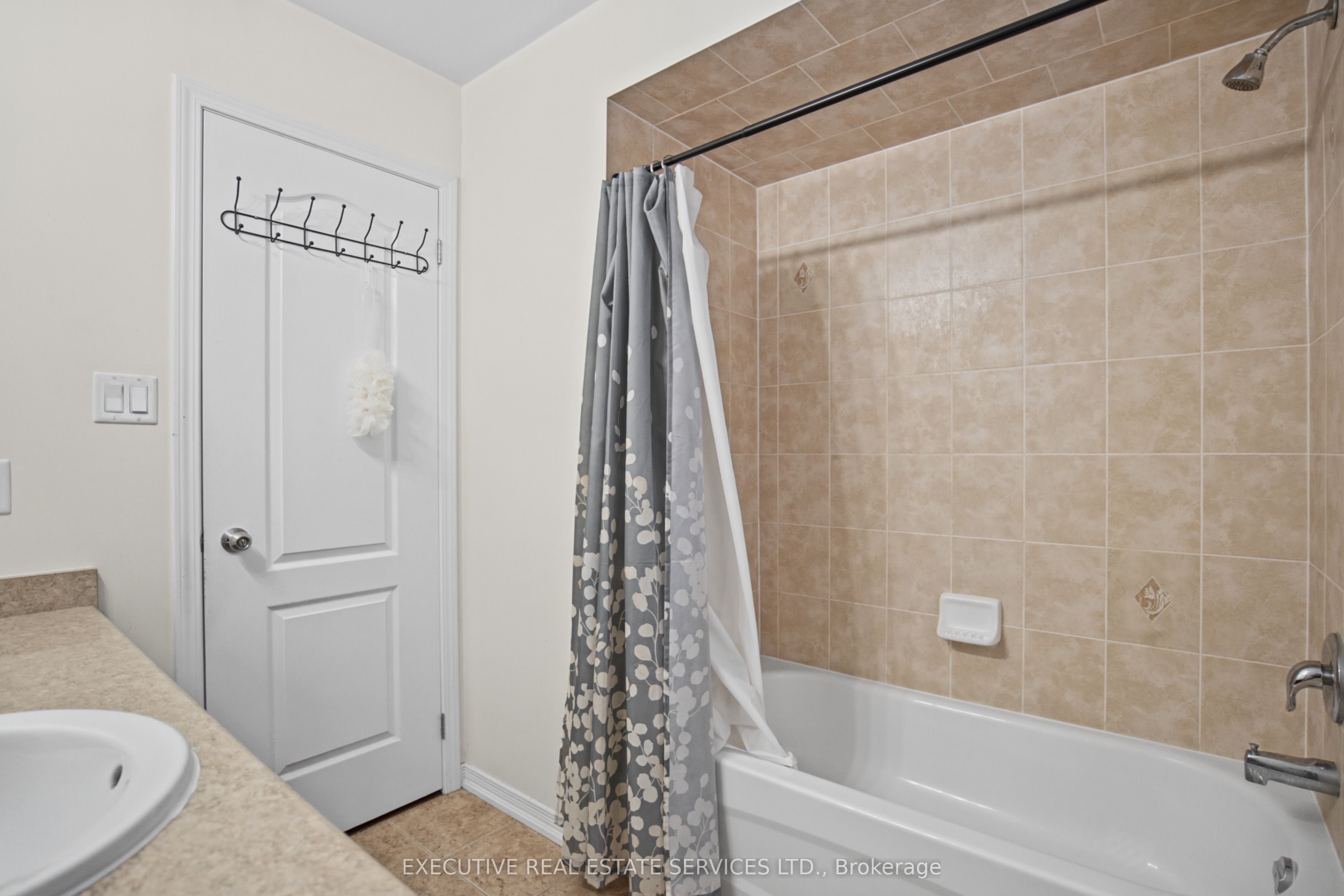 1571 Edgecroft Drive Property Photo 38