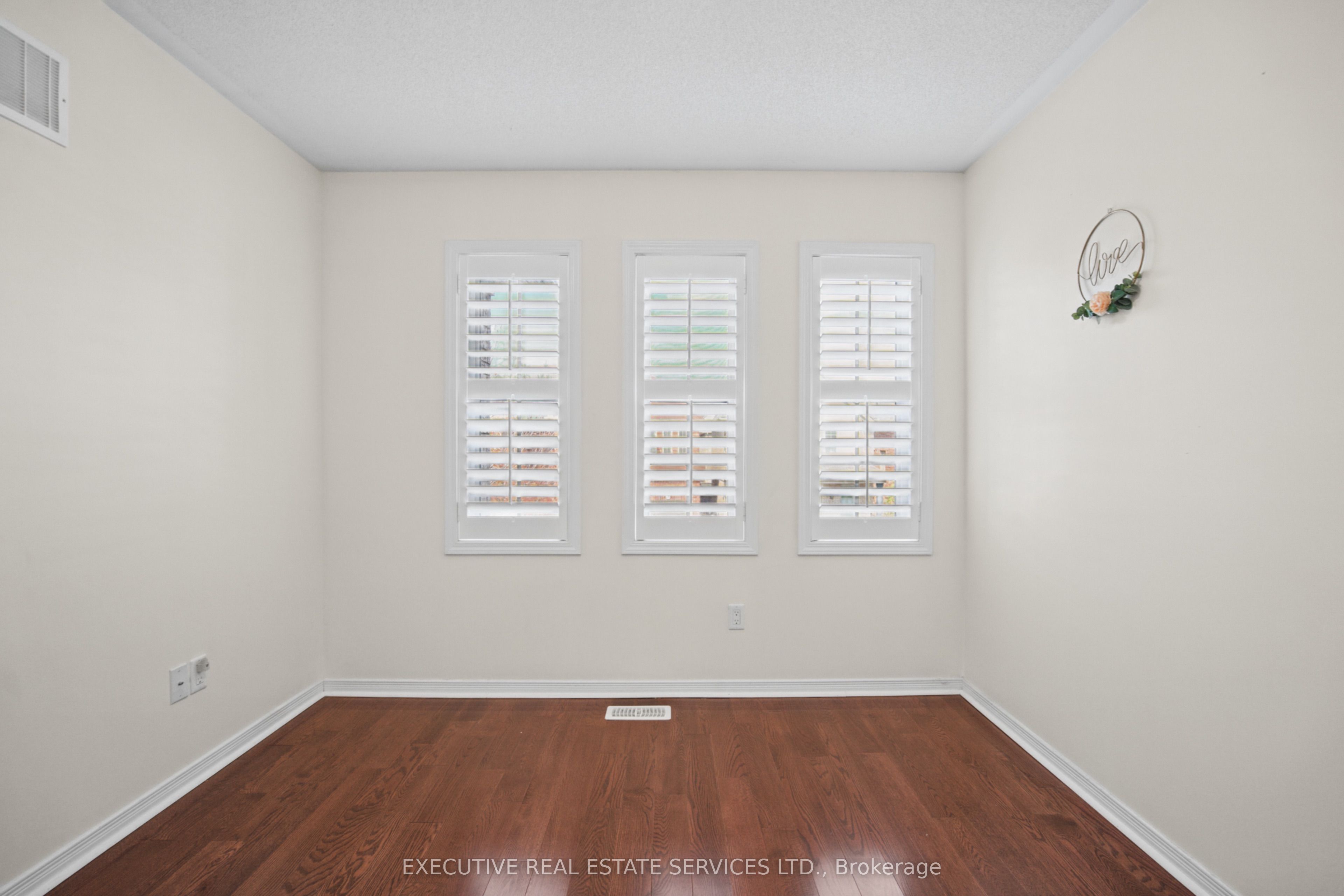 1571 Edgecroft Drive Property Photo 40