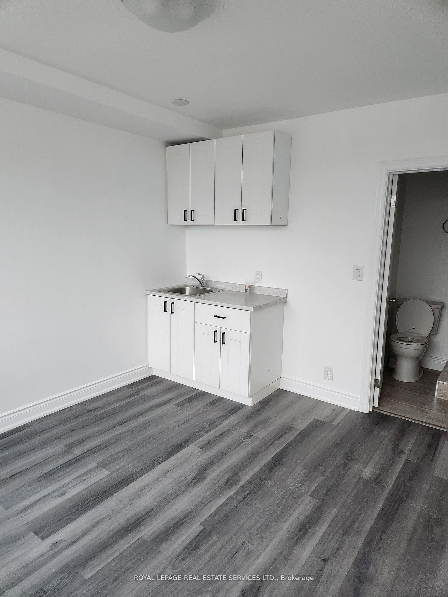 2820 Danforth Avenue 201 Property Photo 7