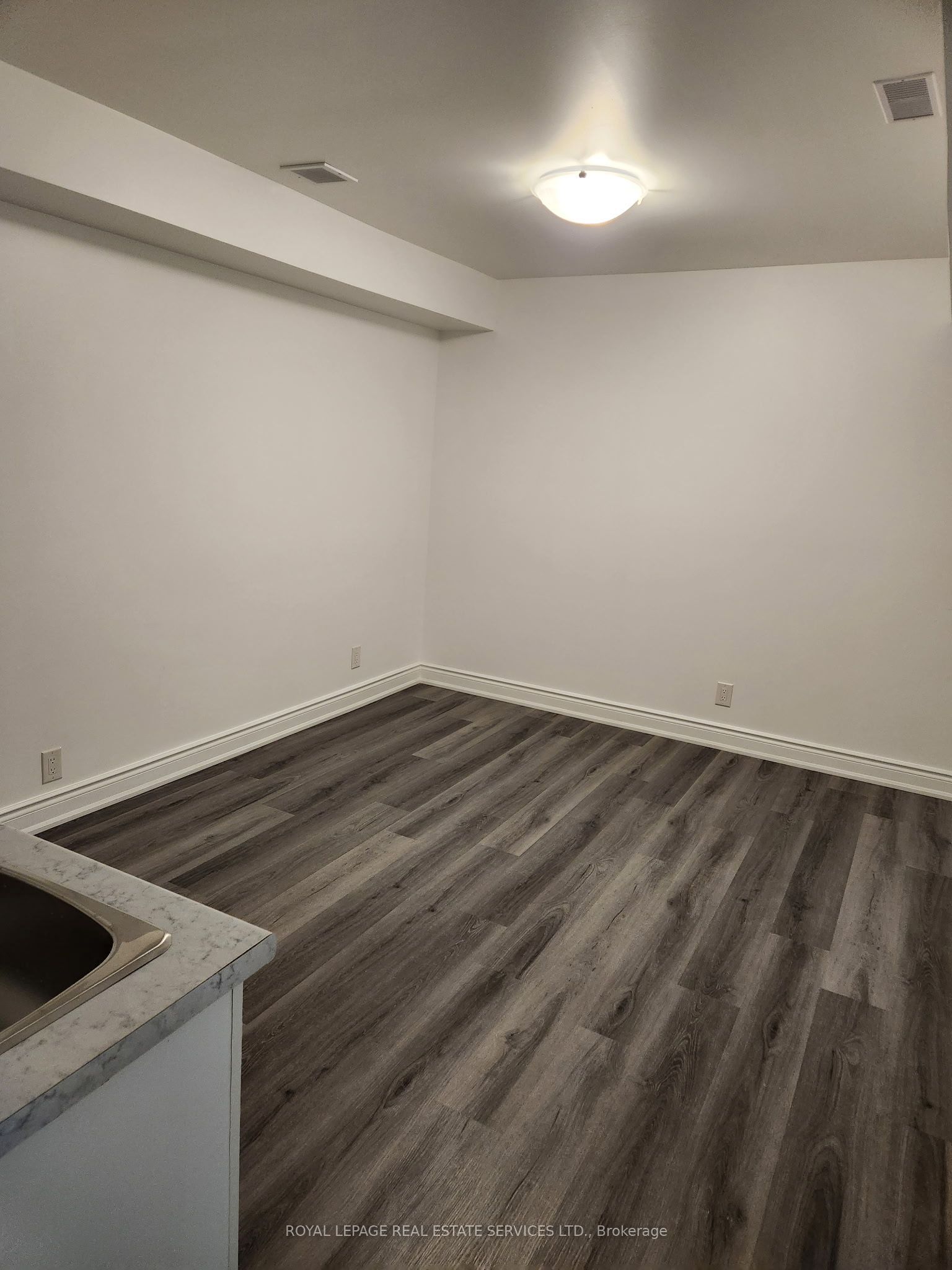 2820 Danforth Avenue 207 Property Photo 3