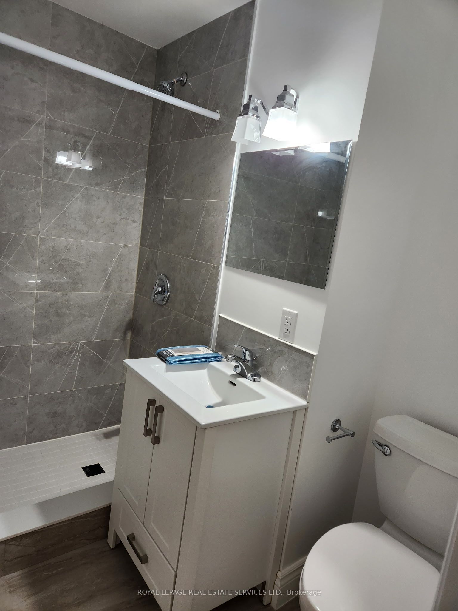 2820 Danforth Avenue 207 Property Photo 7