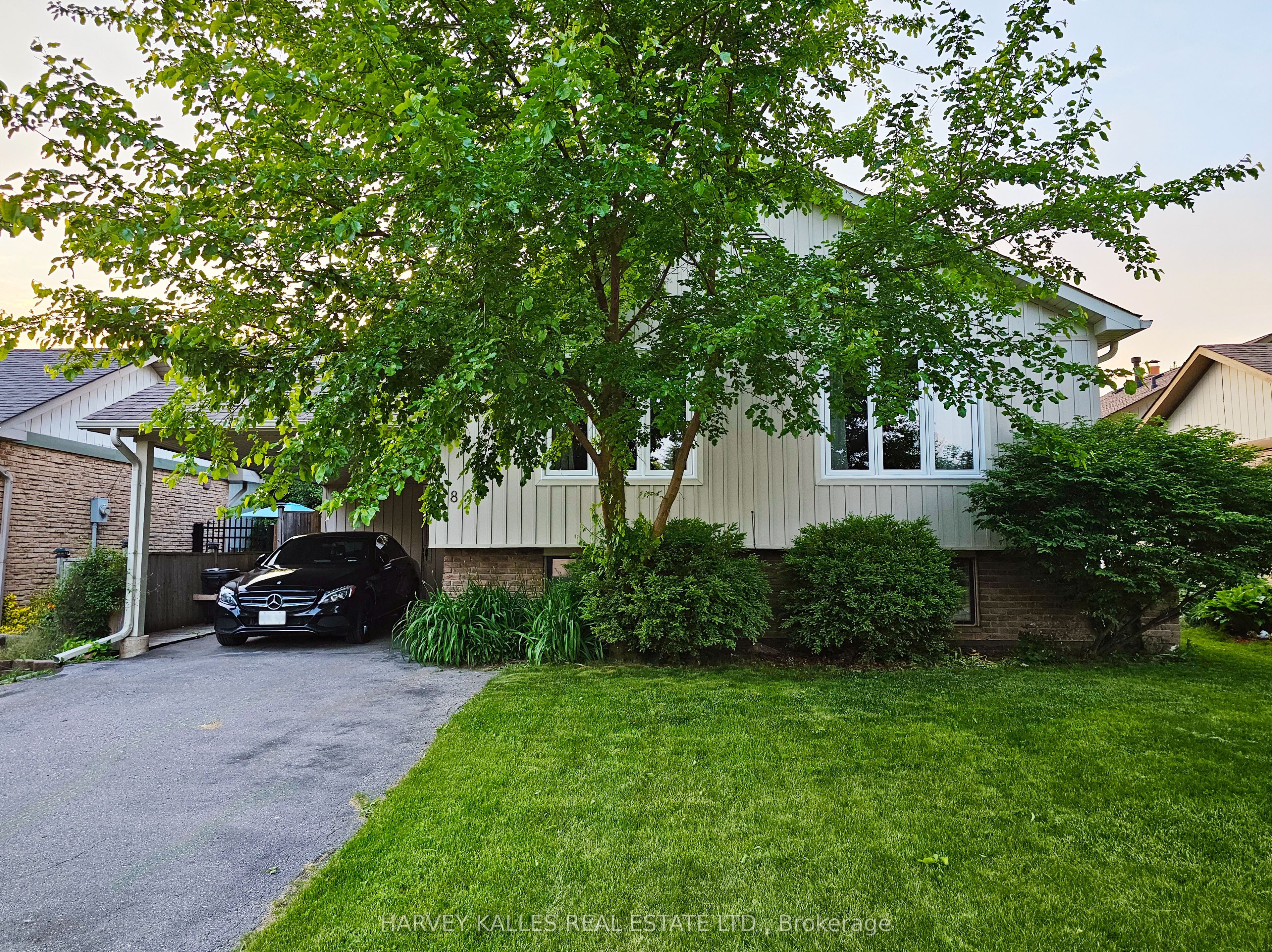 8 Pilkington Crescent Property Photo 1