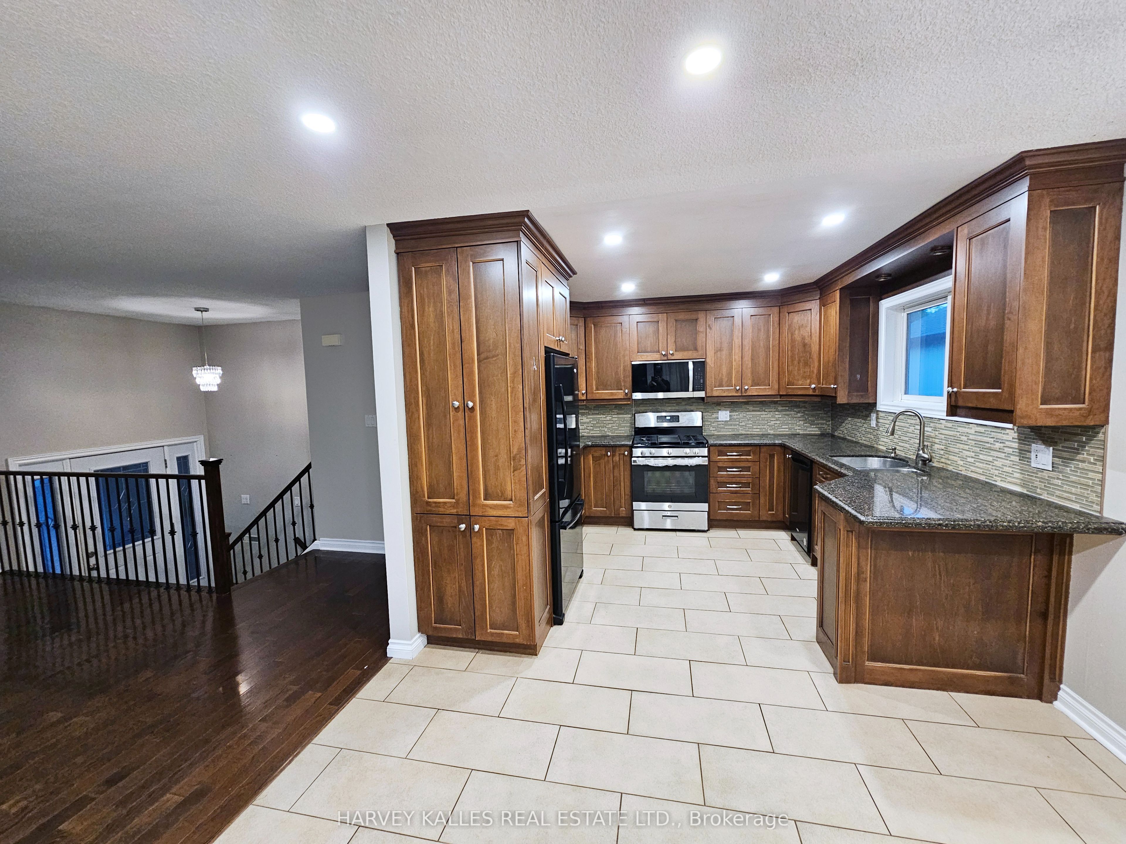 8 Pilkington Crescent Property Photo 3