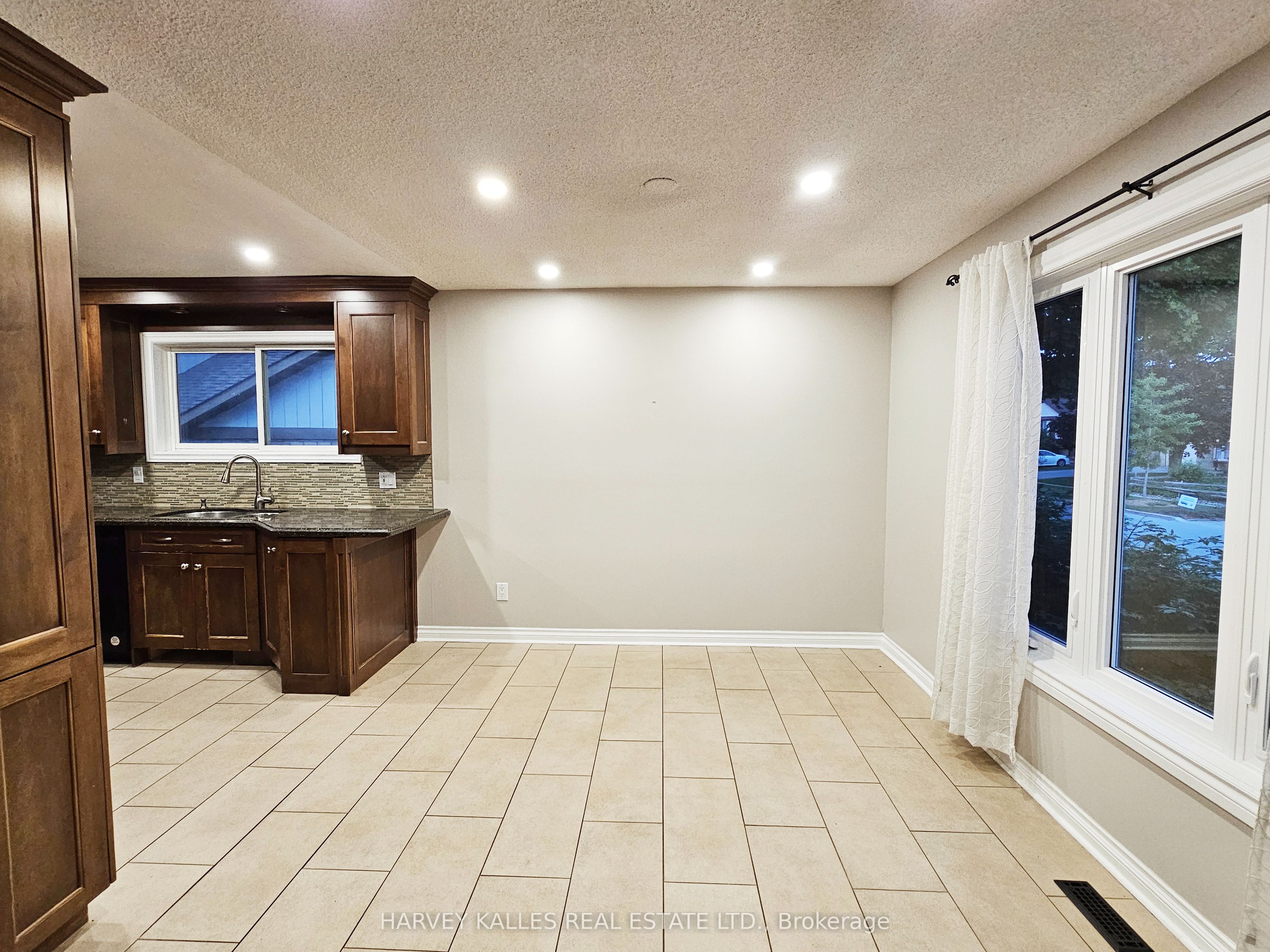 8 Pilkington Crescent Property Photo 5