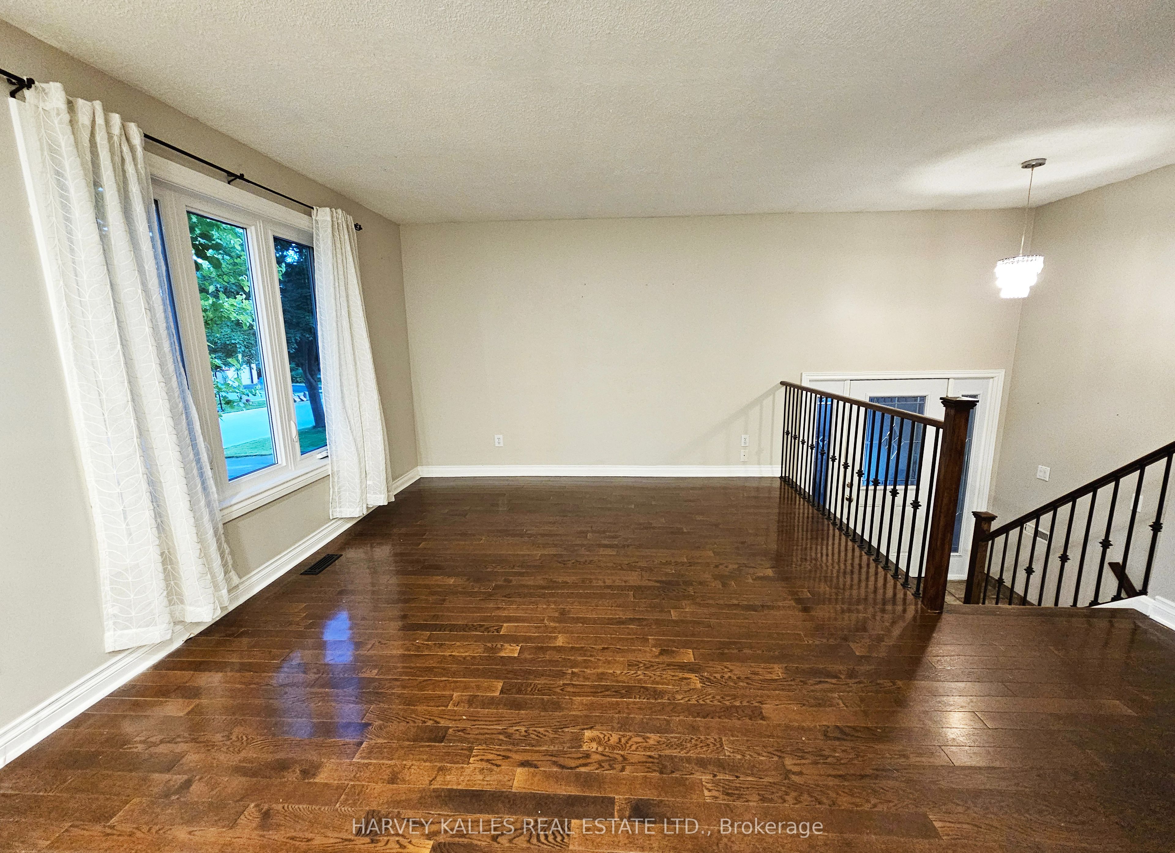 8 Pilkington Crescent Property Photo 6