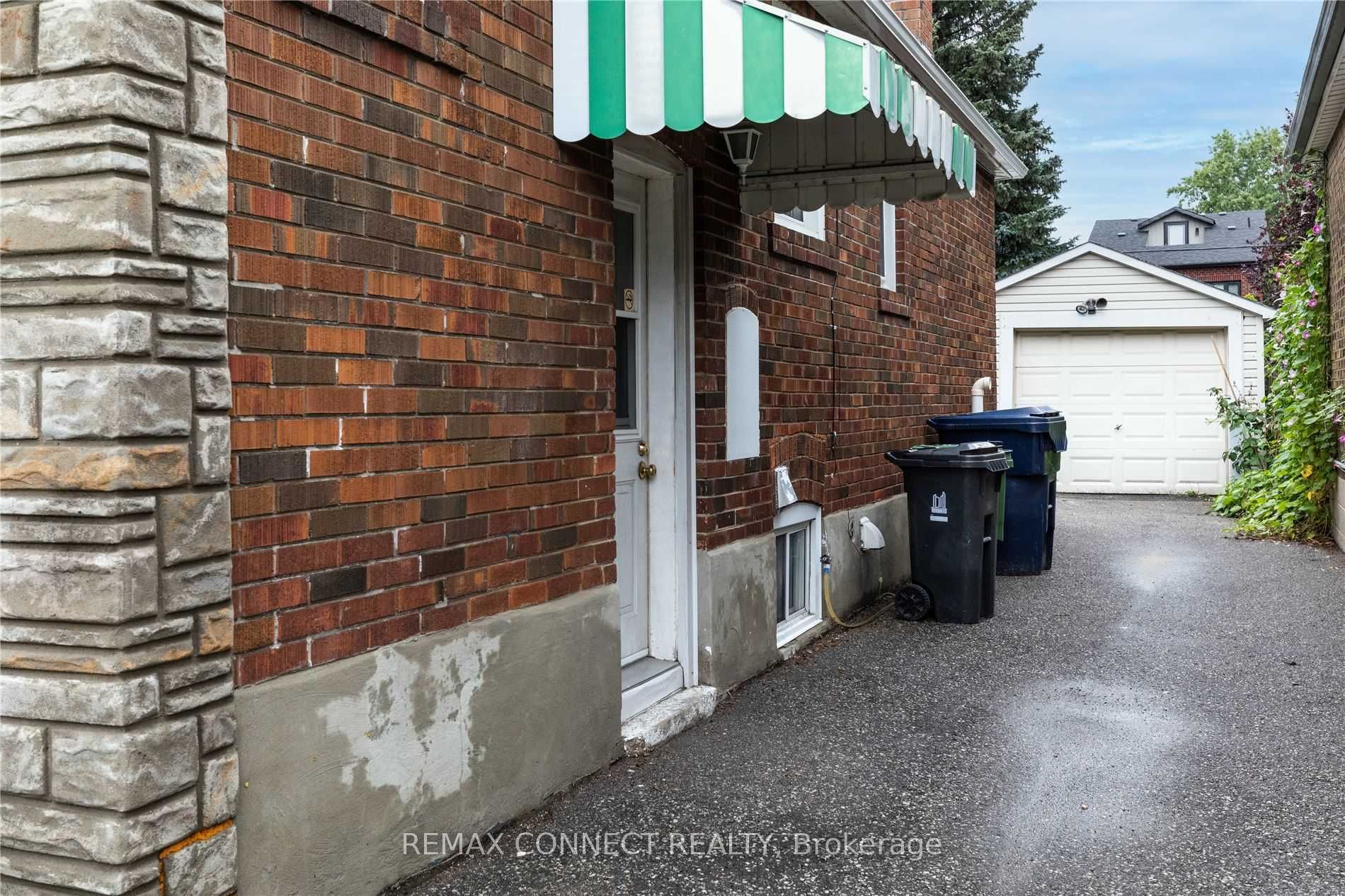 1370 Woodbine Avenue Lower Property Photo 2