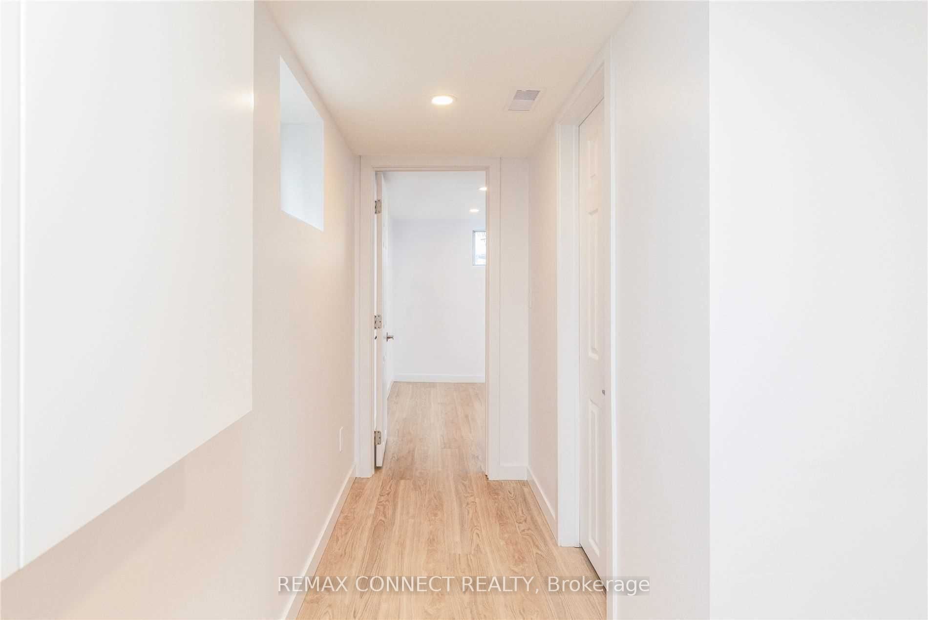 1370 Woodbine Avenue Lower Property Photo 8