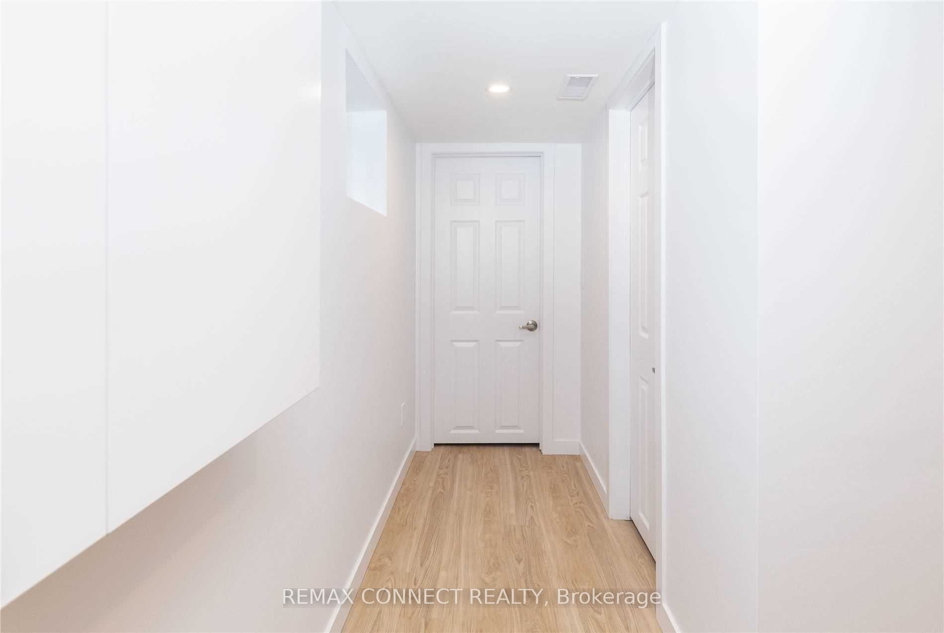1370 Woodbine Avenue Lower Property Photo 9