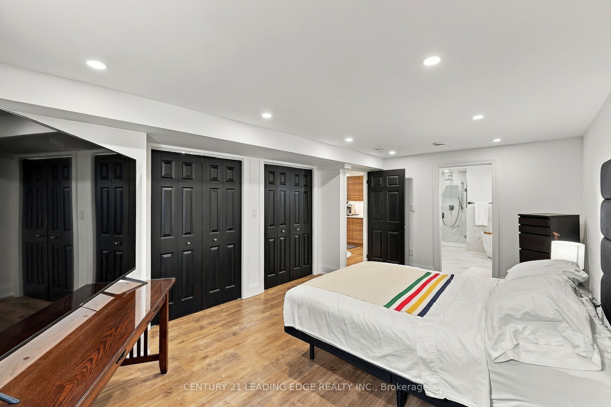 195 Whitby Shores Greenway Property Photo 37