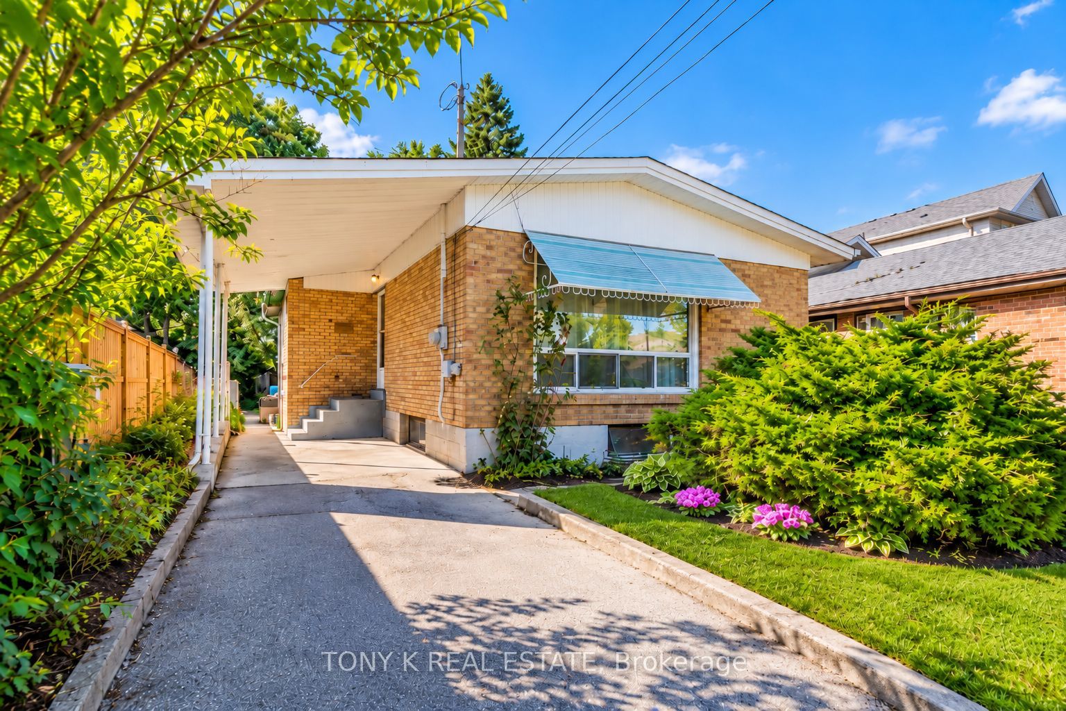 102 Haileybury Drive Property Photo 1