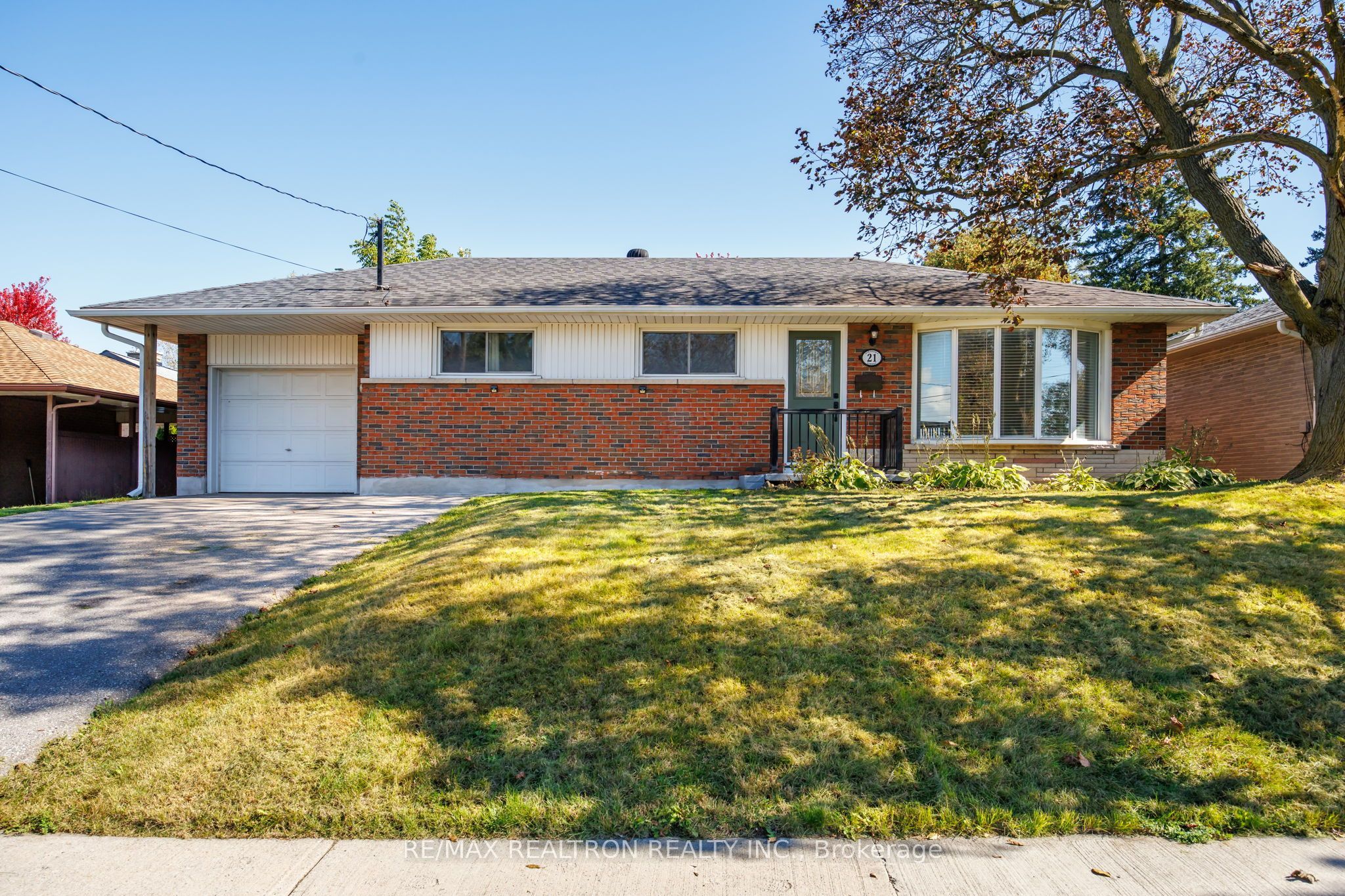 21 Athabasca Street Property Photo 1