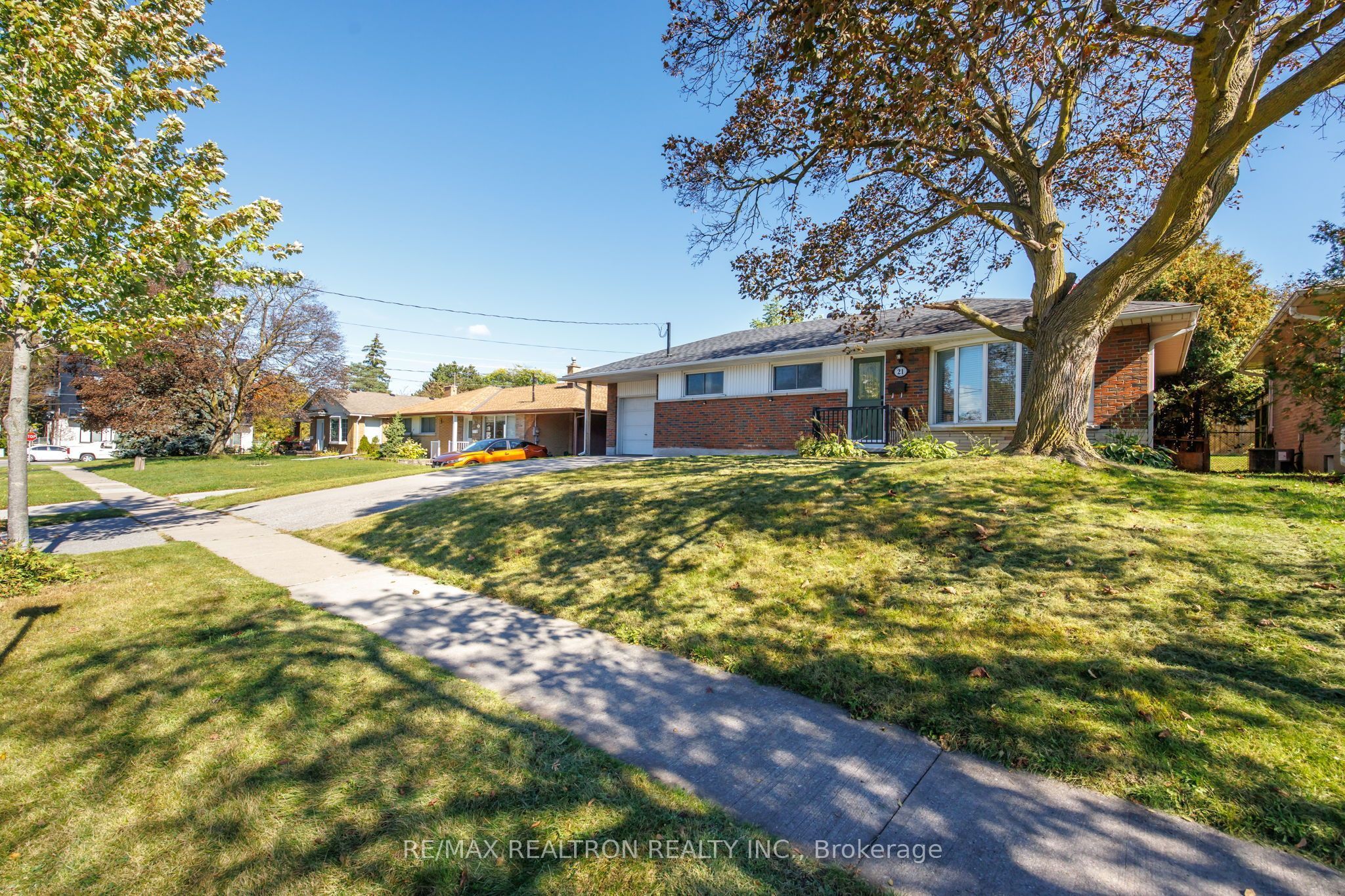 21 Athabasca Street Property Photo 3