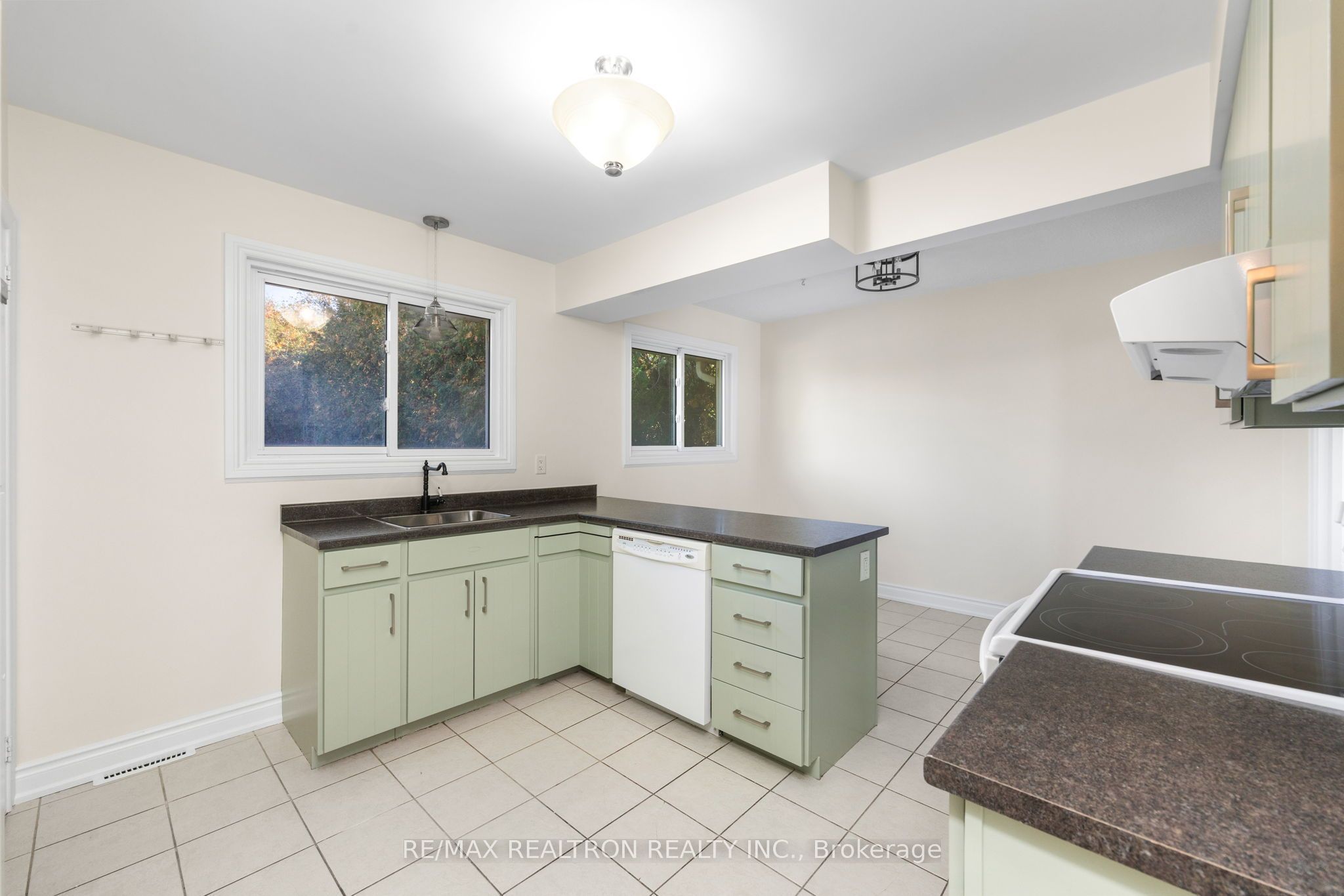 21 Athabasca Street Property Photo 12
