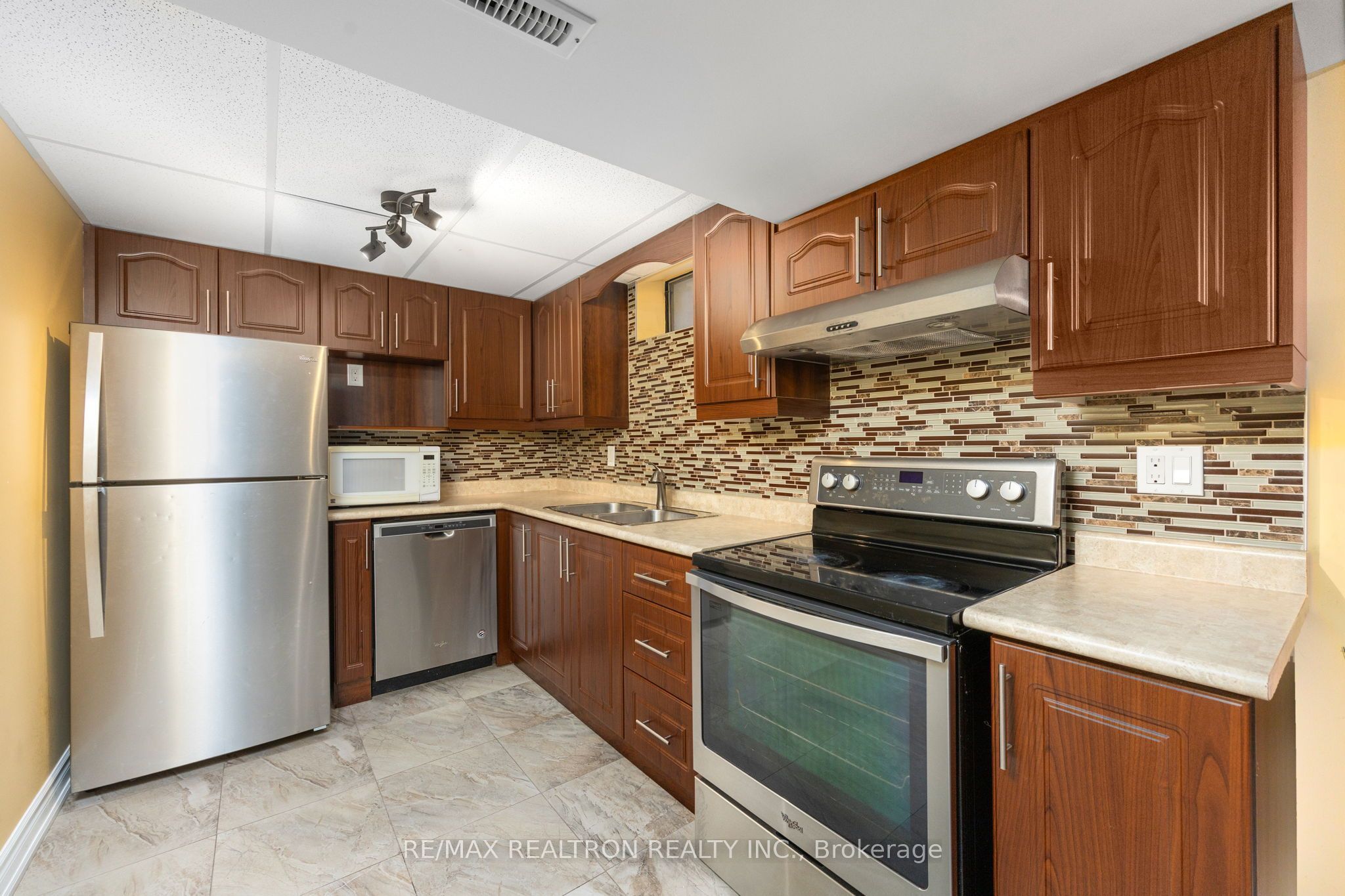 21 Athabasca Street Property Photo 24