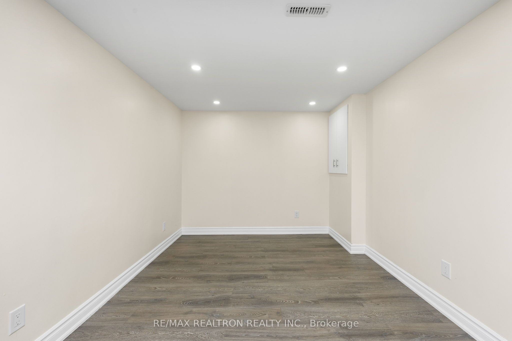 21 Athabasca Street Property Photo 25