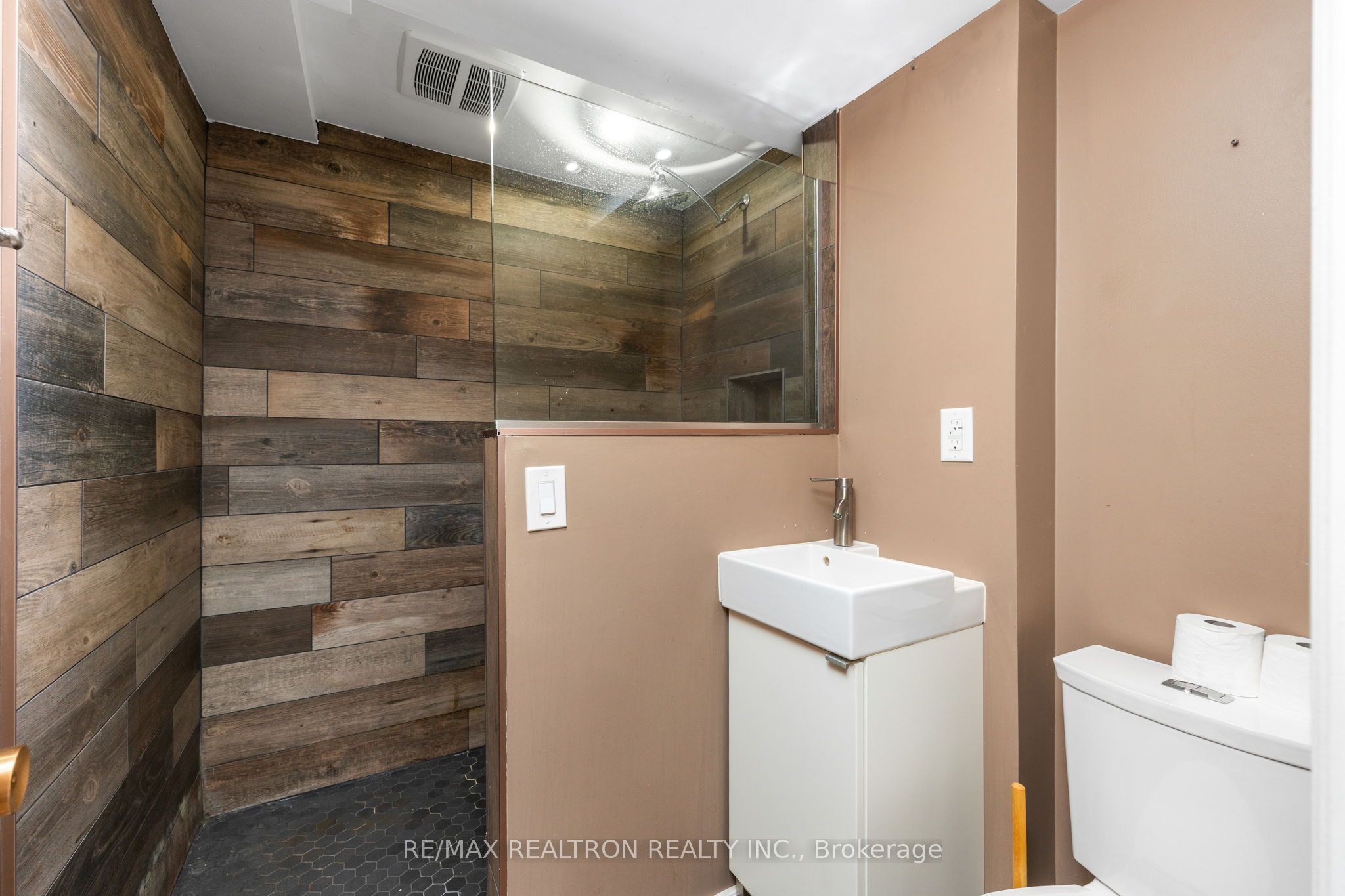 21 Athabasca Street Property Photo 26