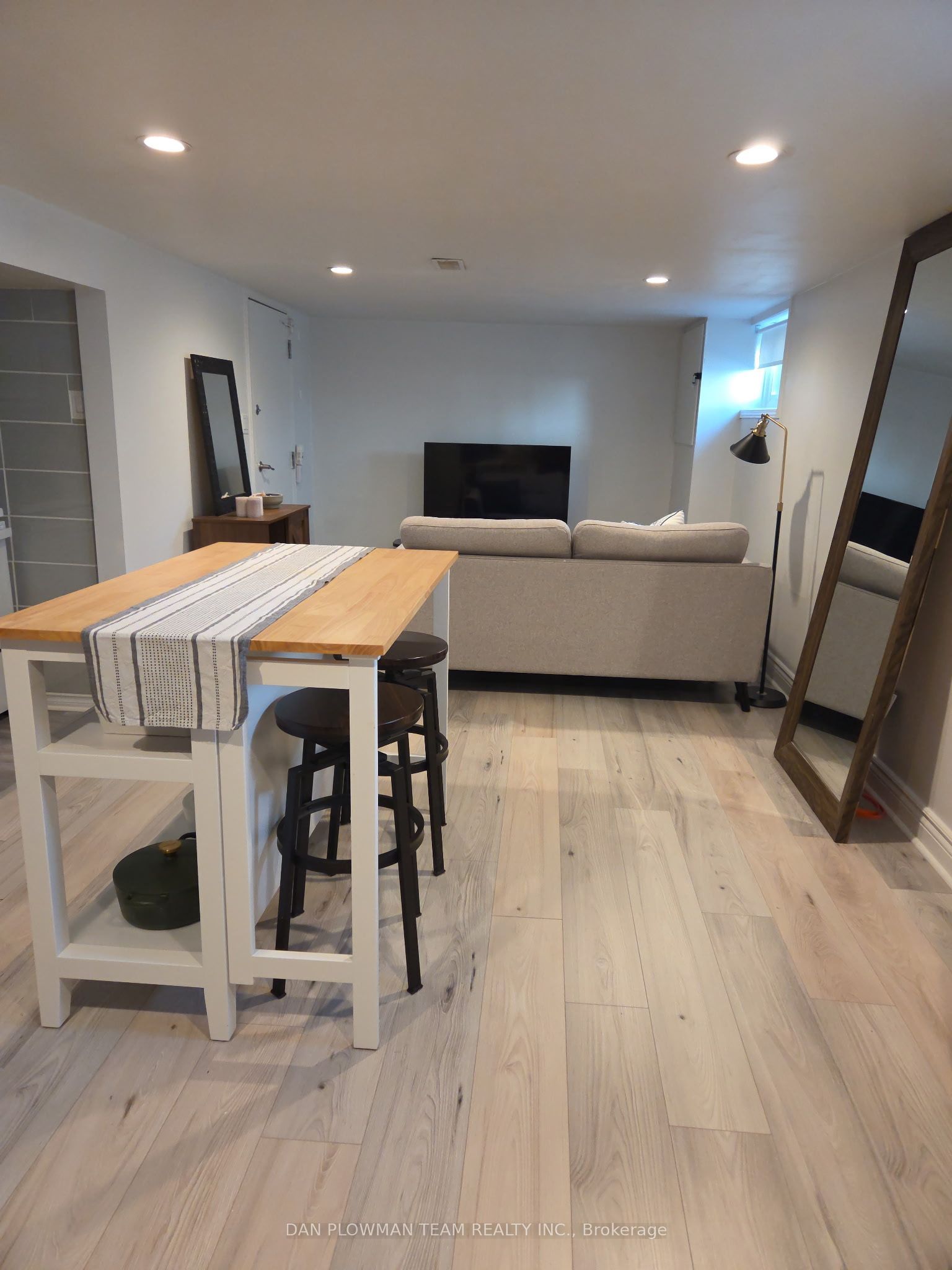 131 Central Park Boulevard N Bsmt Property Photo 2