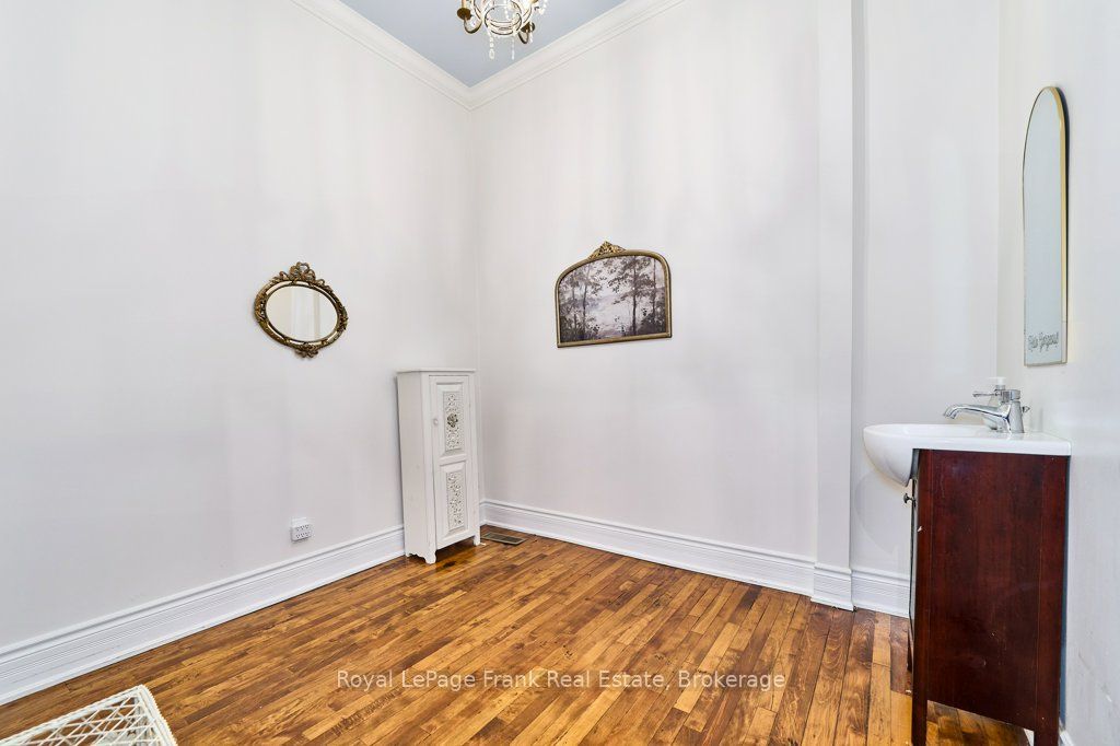 159 Brock Street N Property Photo 7