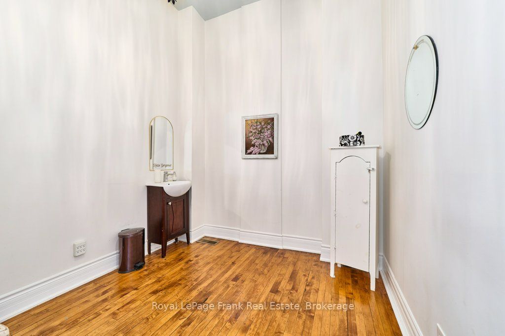 159 Brock Street N Property Photo 10