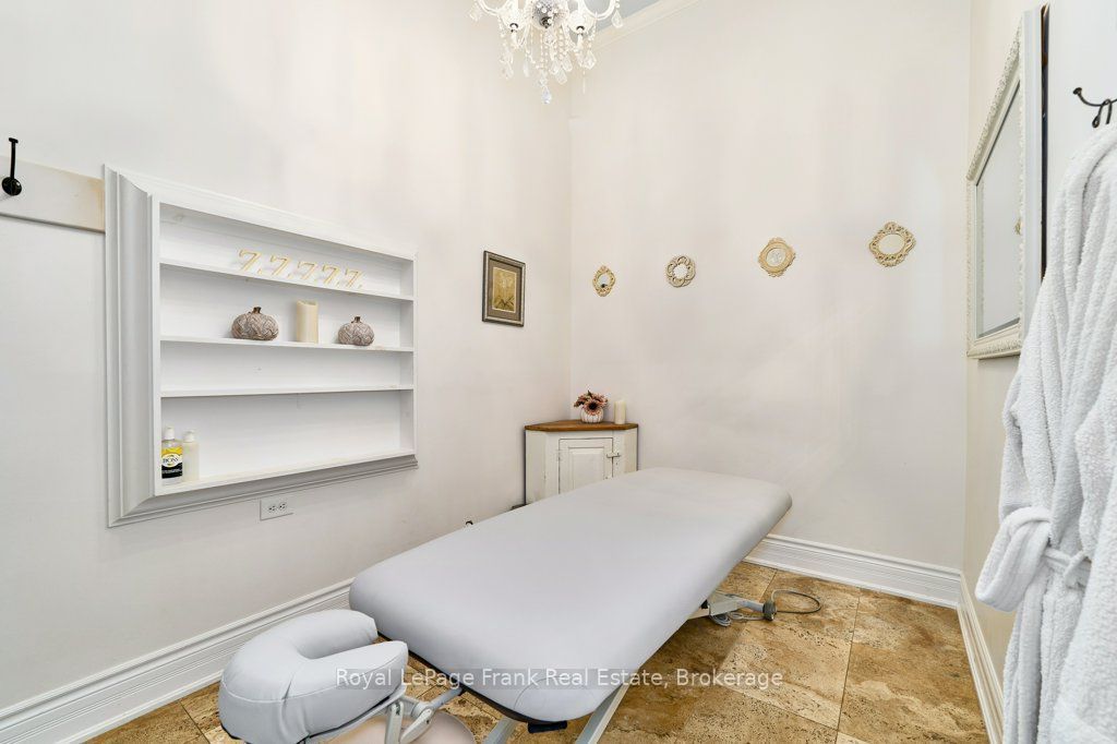 159 Brock Street N Property Photo 11