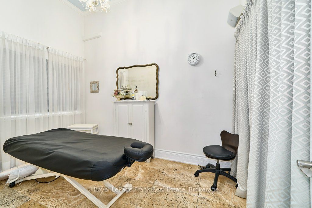 159 Brock Street N Property Photo 12