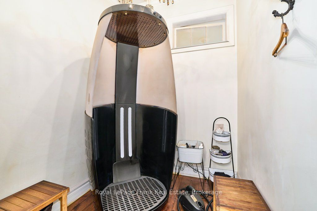 159 Brock Street N Property Photo 17
