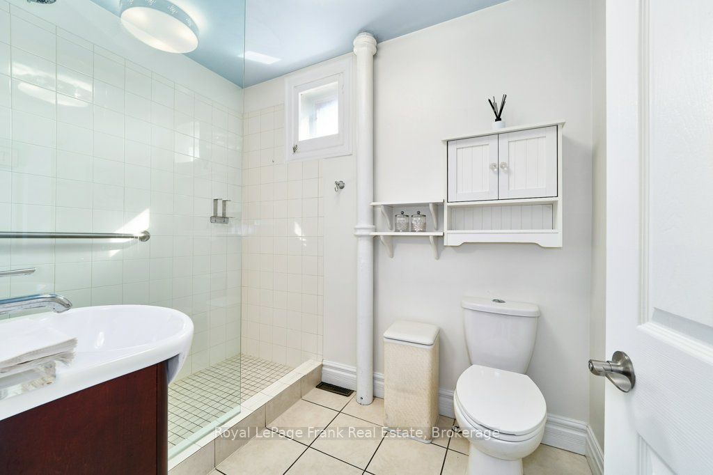 159 Brock Street N Property Photo 18