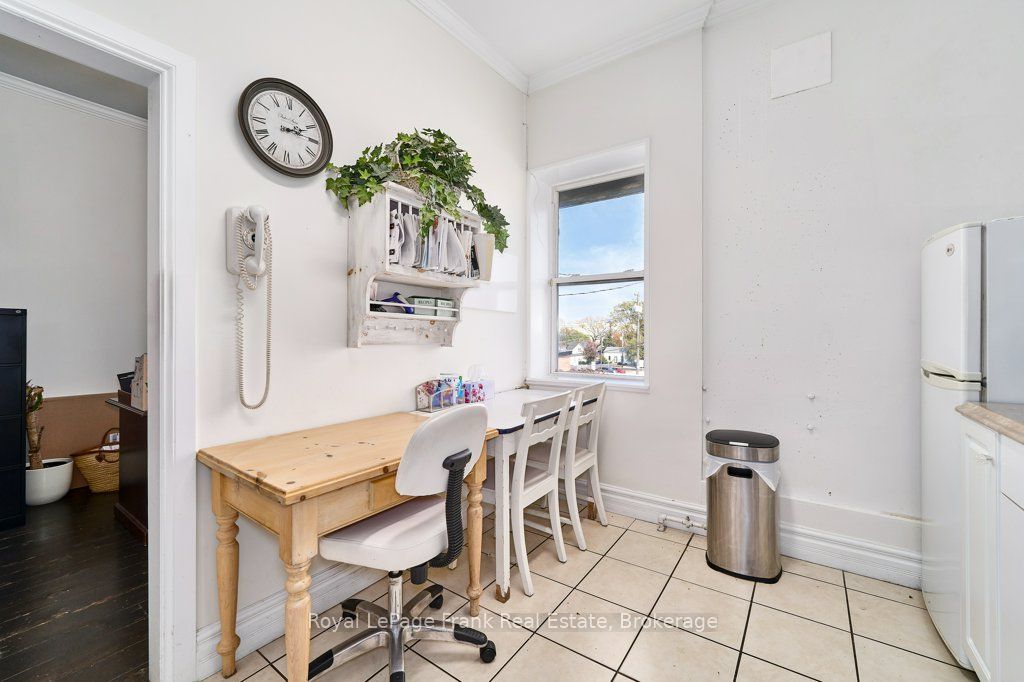 159 Brock Street N Property Photo 20