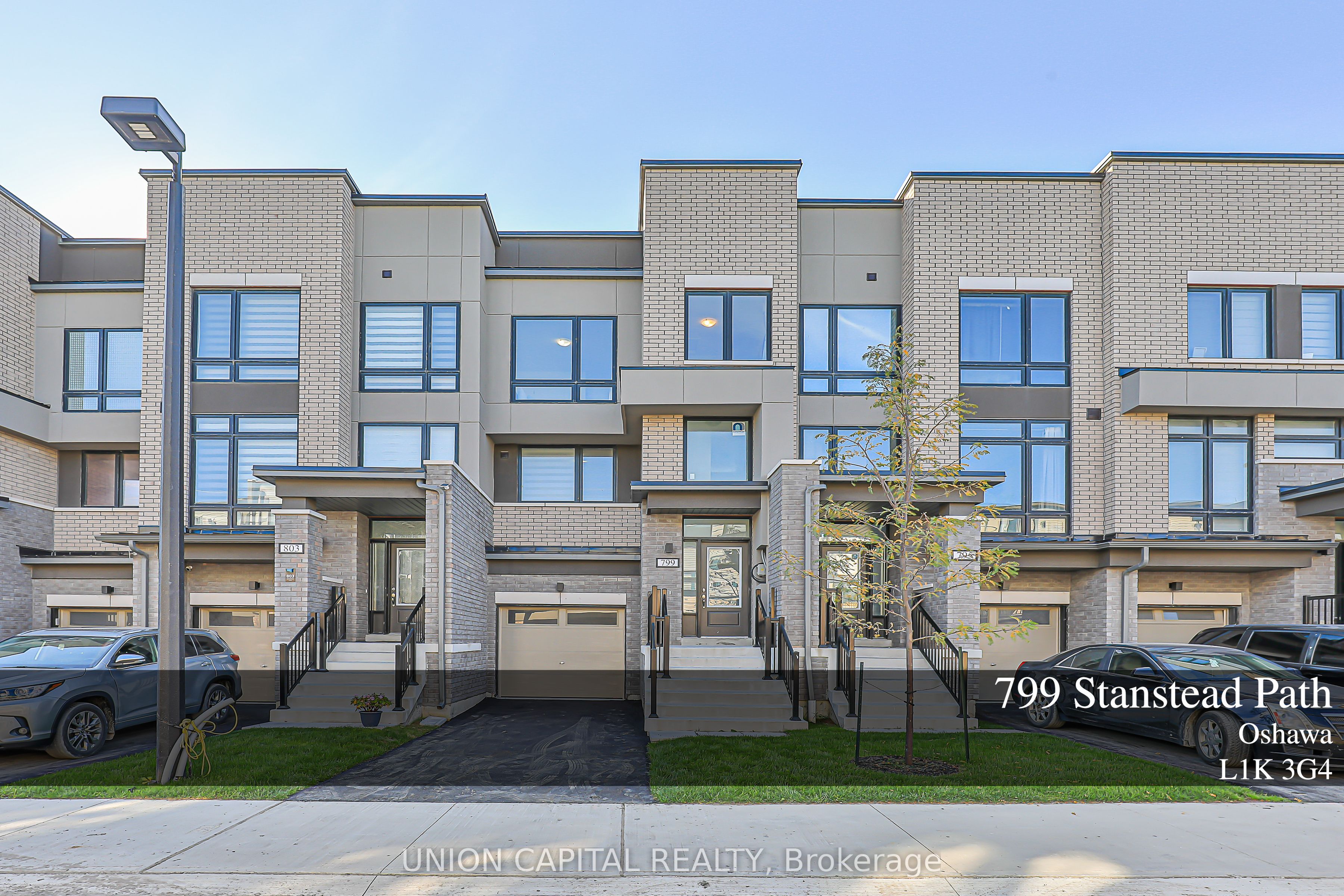 799 Stanstead Path Property Photo 1