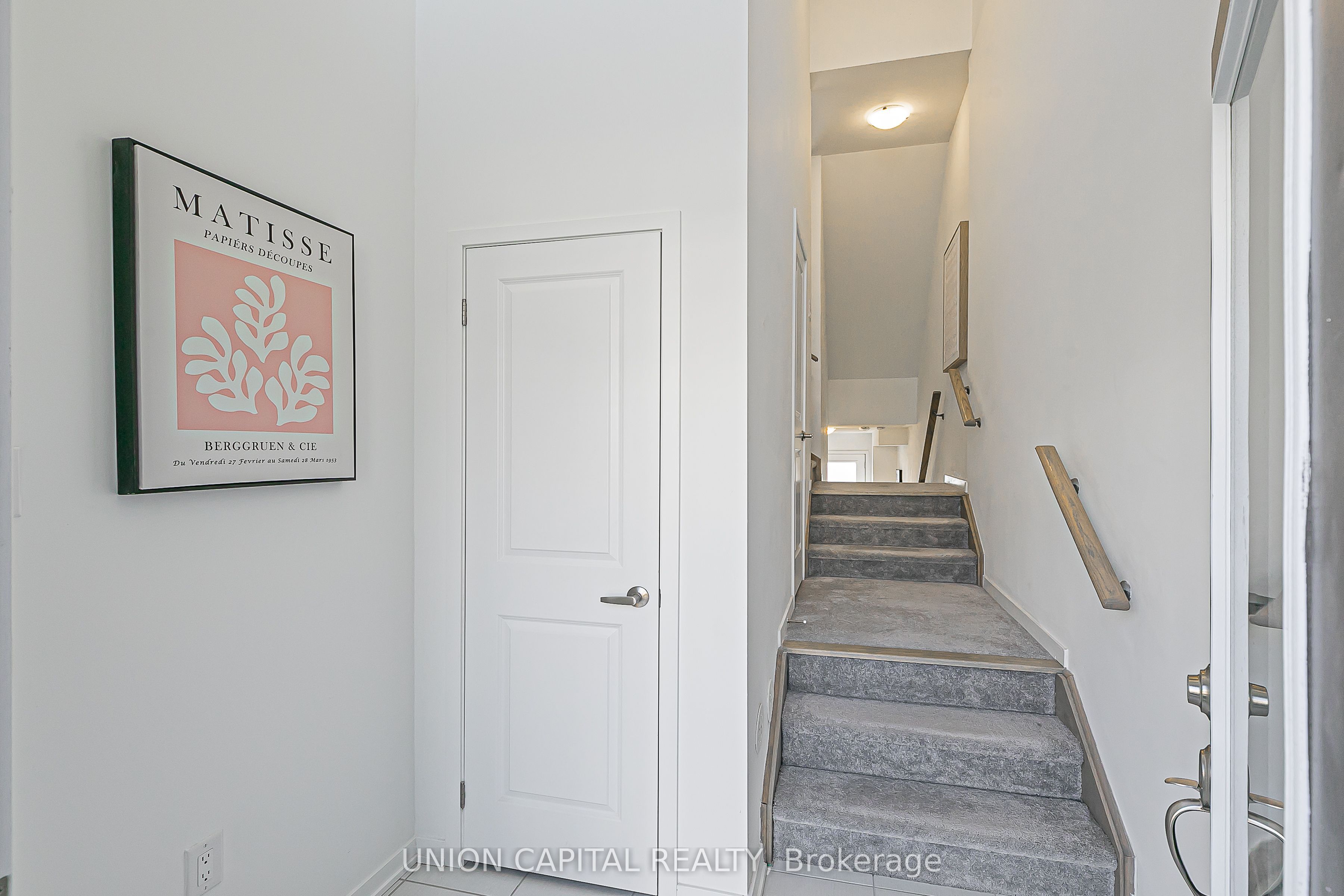 799 Stanstead Path Property Photo 5