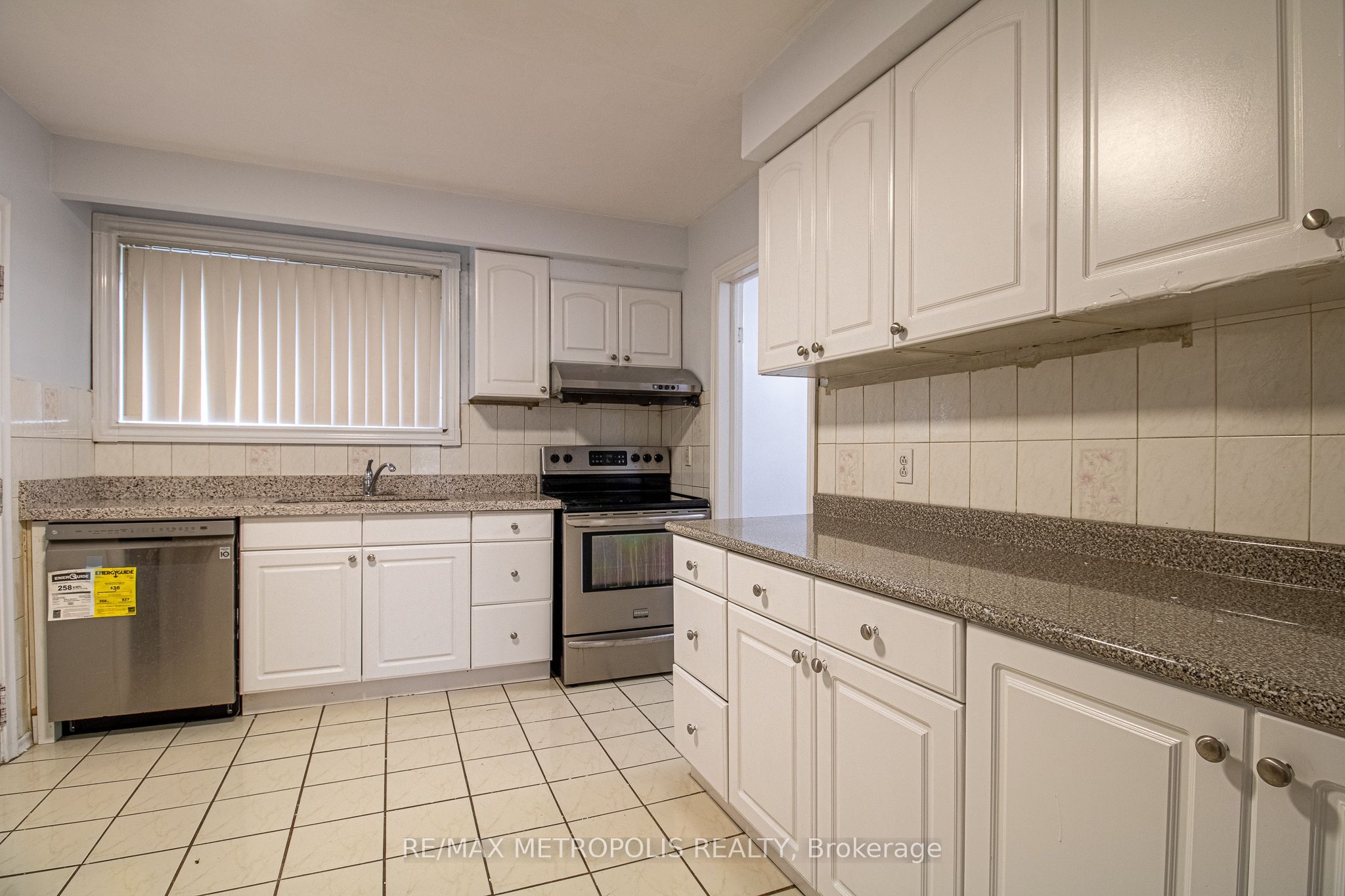 57 Chancellor Drive Upper Property Photo 10