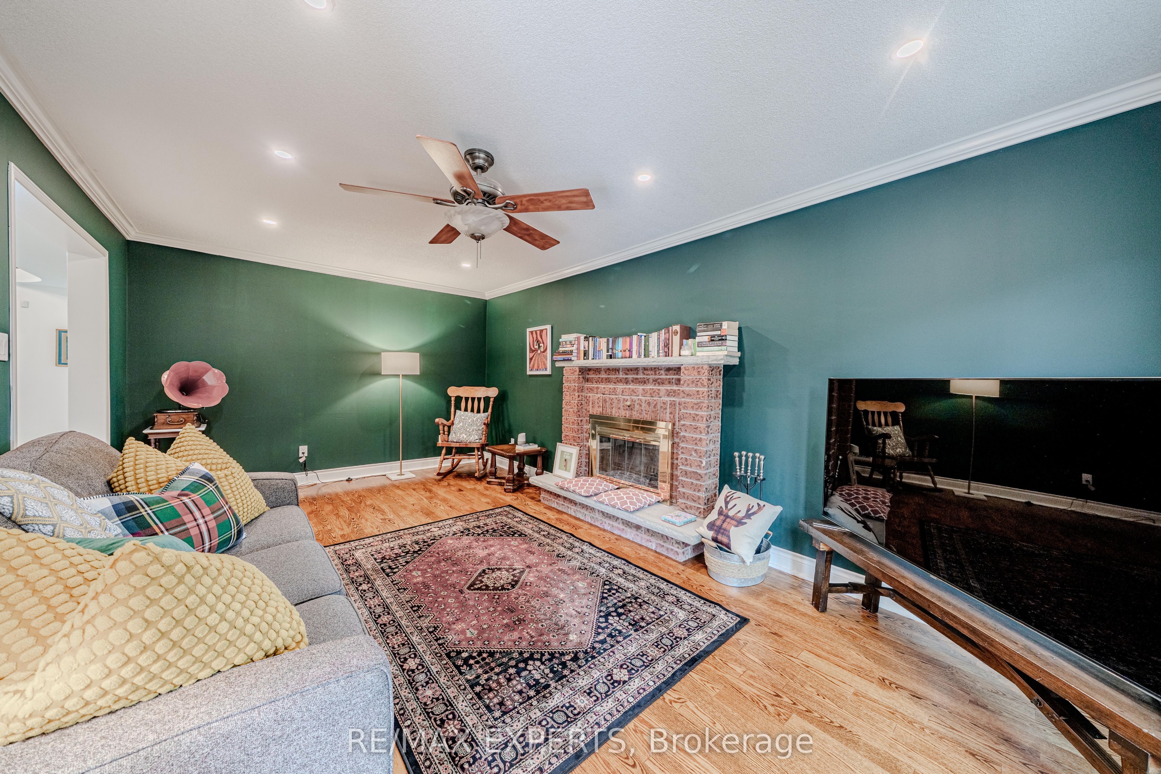 231 Mossbrook Square Property Photo 12