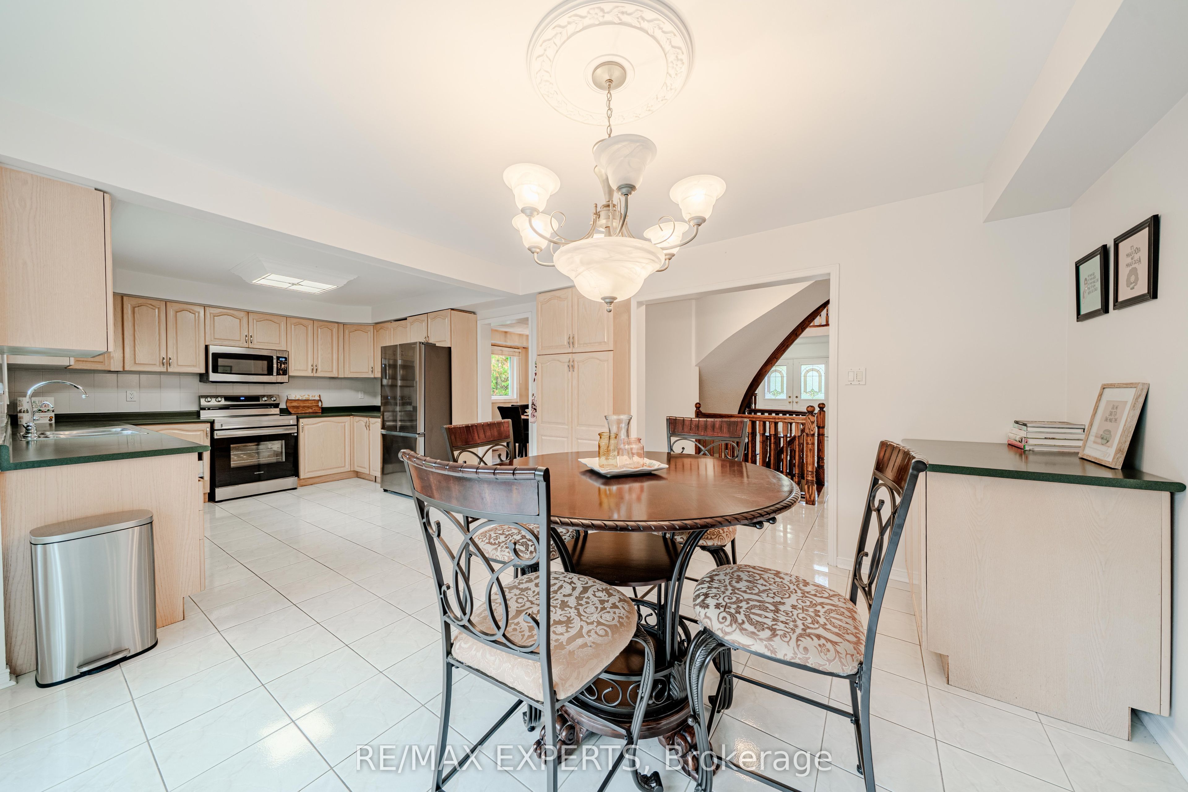 231 Mossbrook Square Property Photo 14