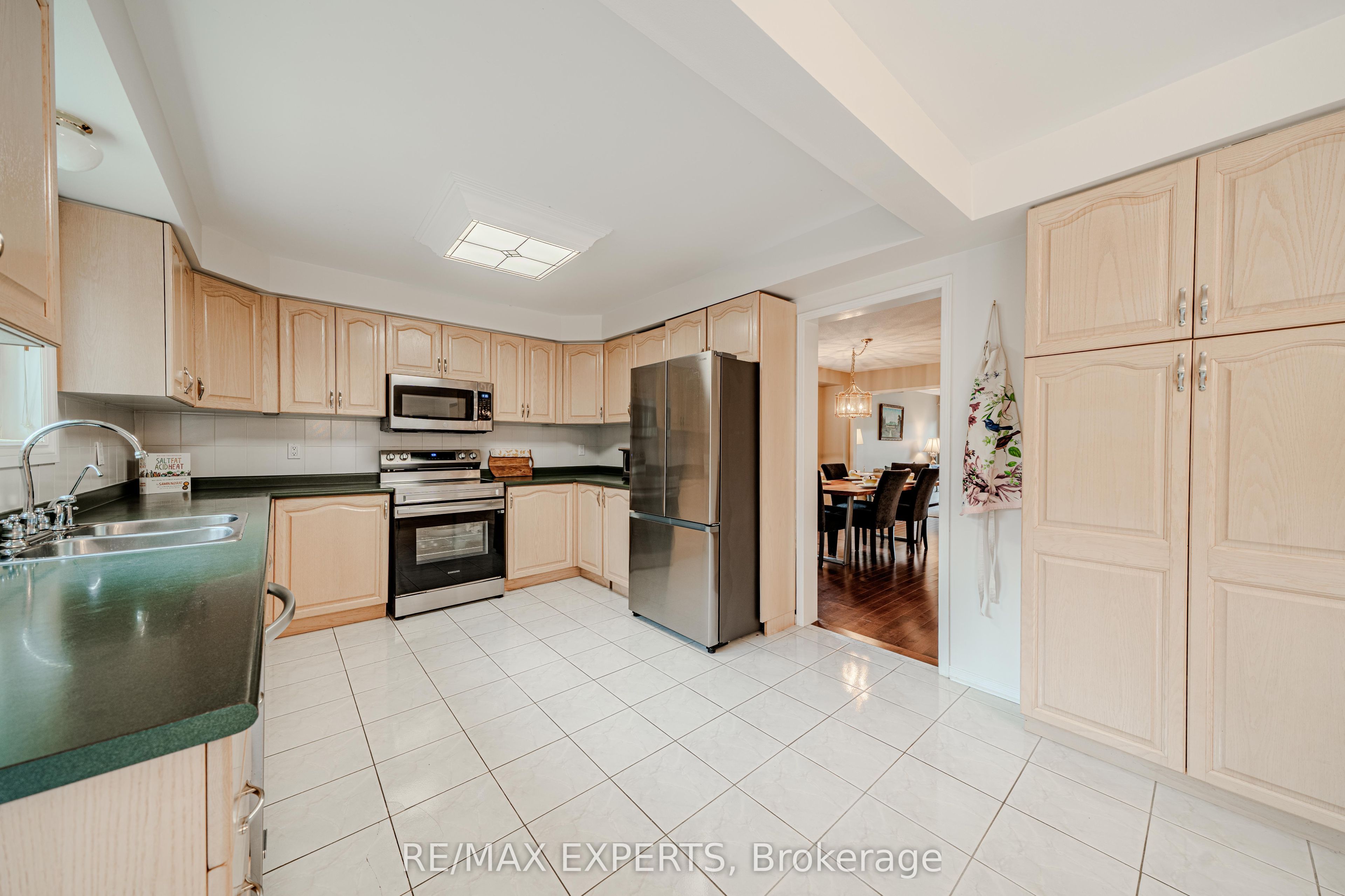 231 Mossbrook Square Property Photo 15