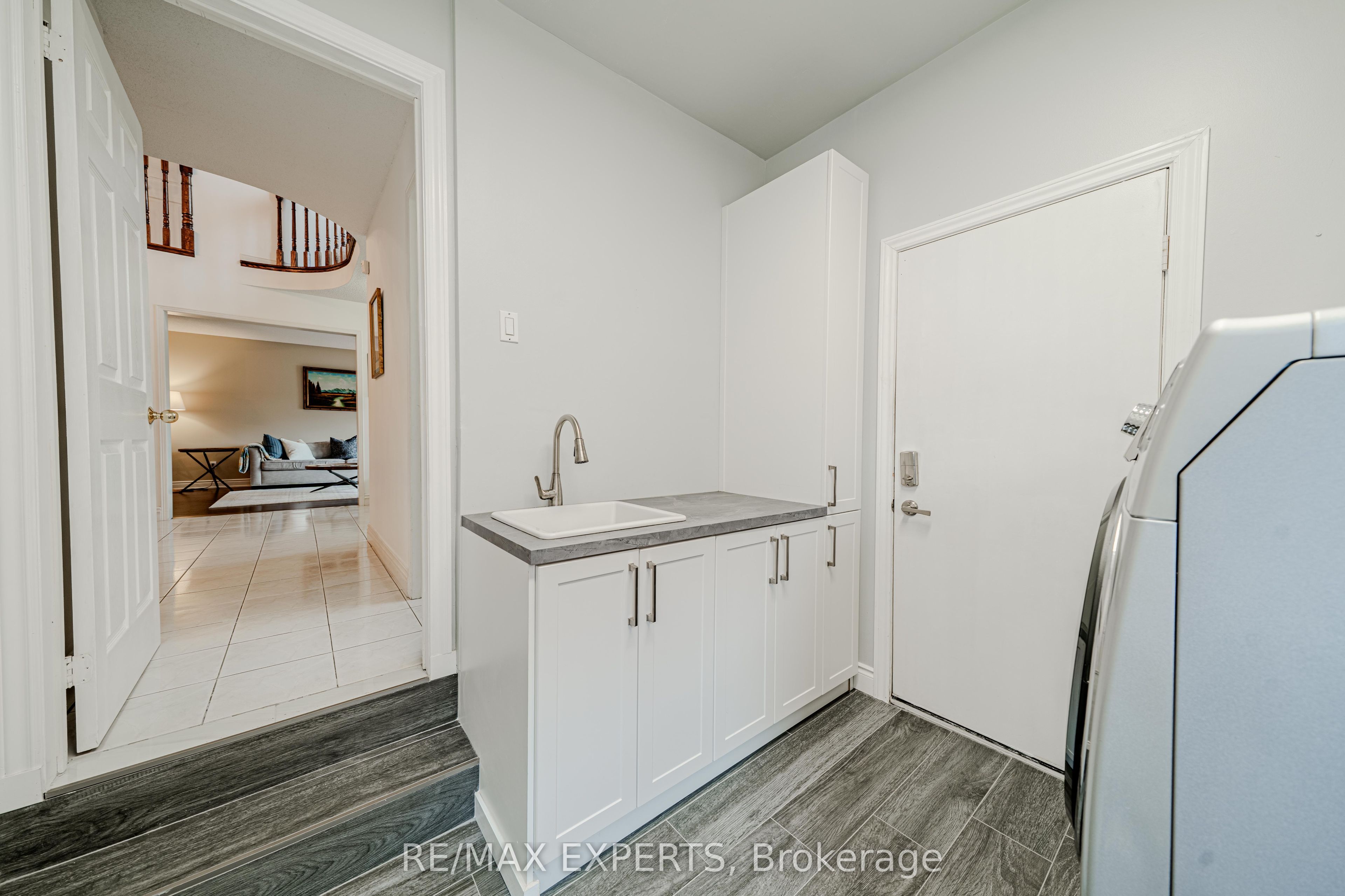 231 Mossbrook Square Property Photo 18